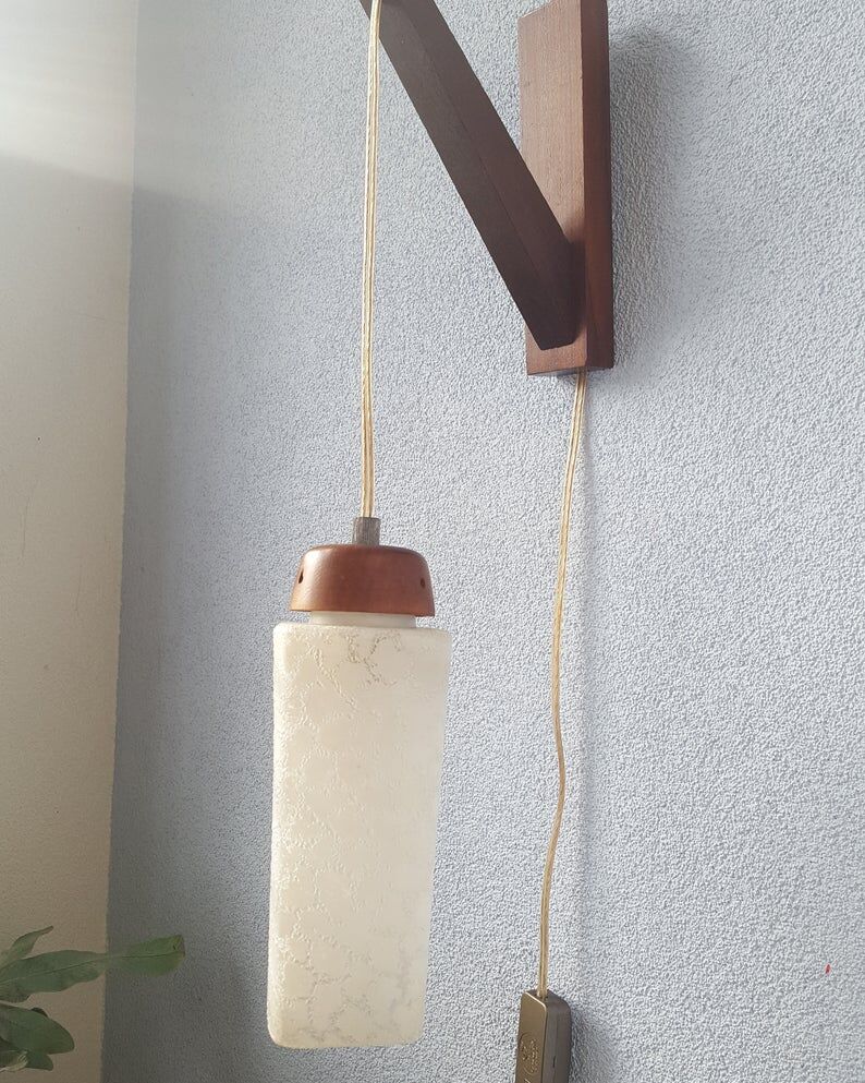 Wooden applique with 60s glass blind