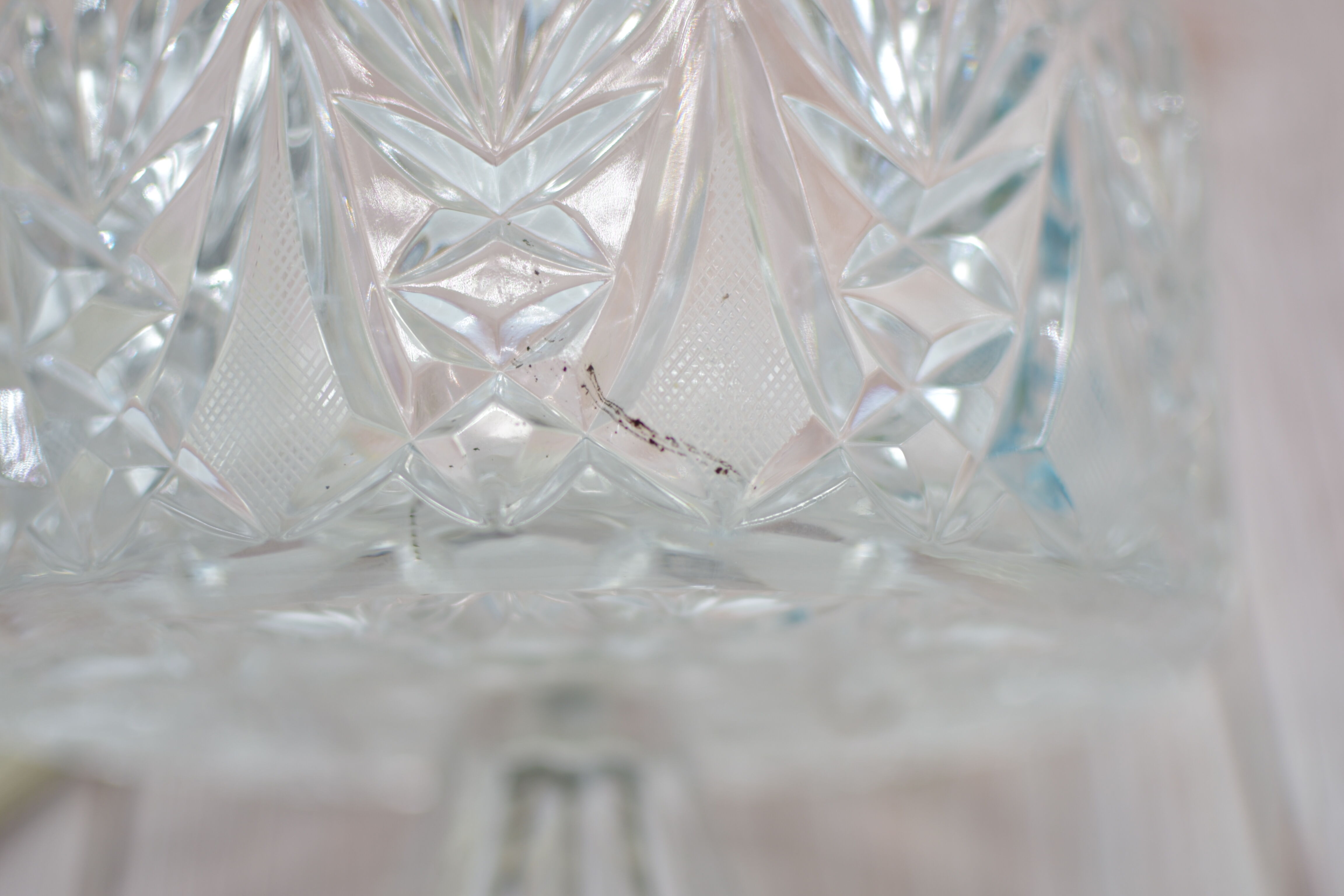 Crystal fruit cup with rounded edges