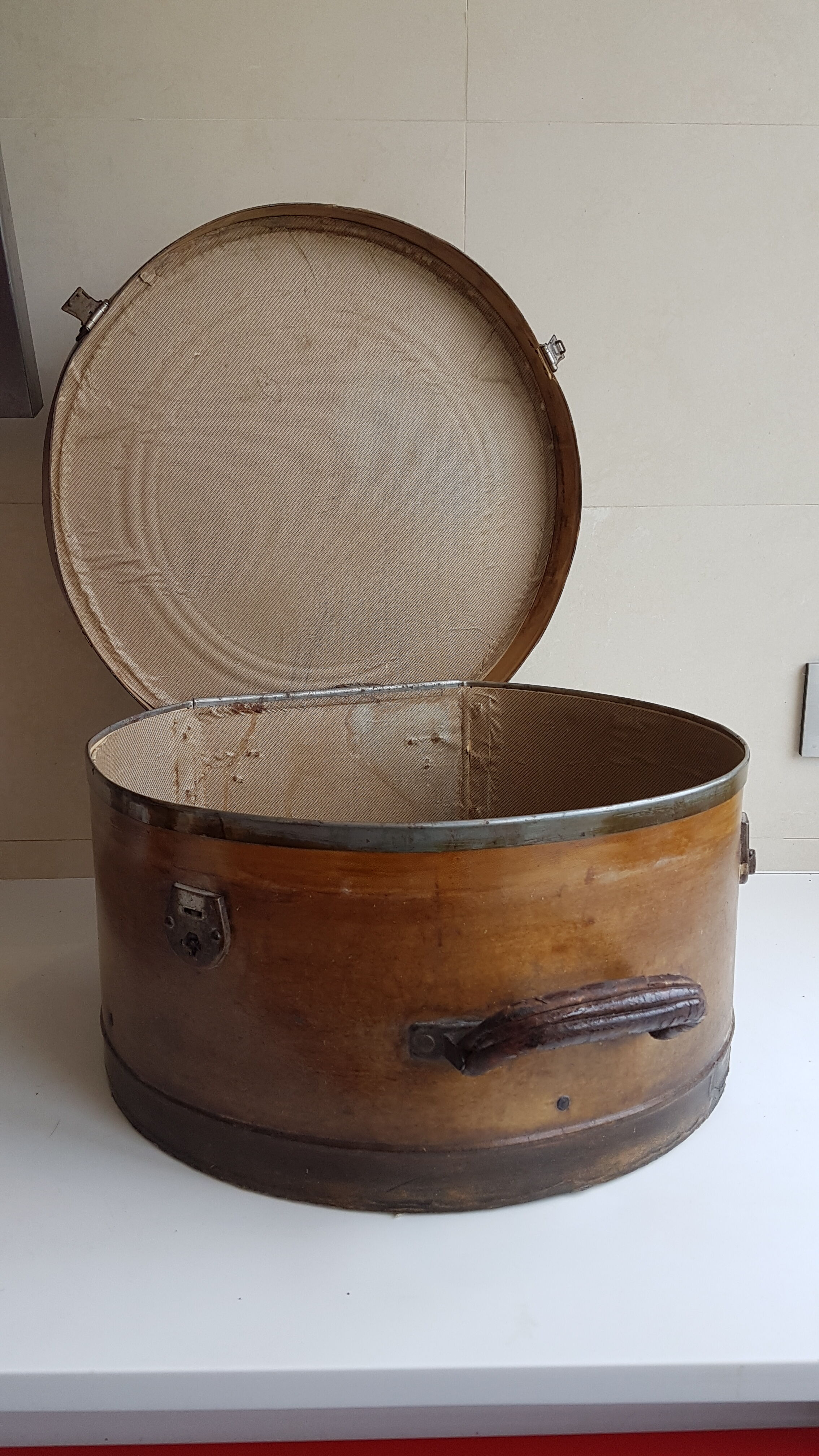 Old hat box late 19th