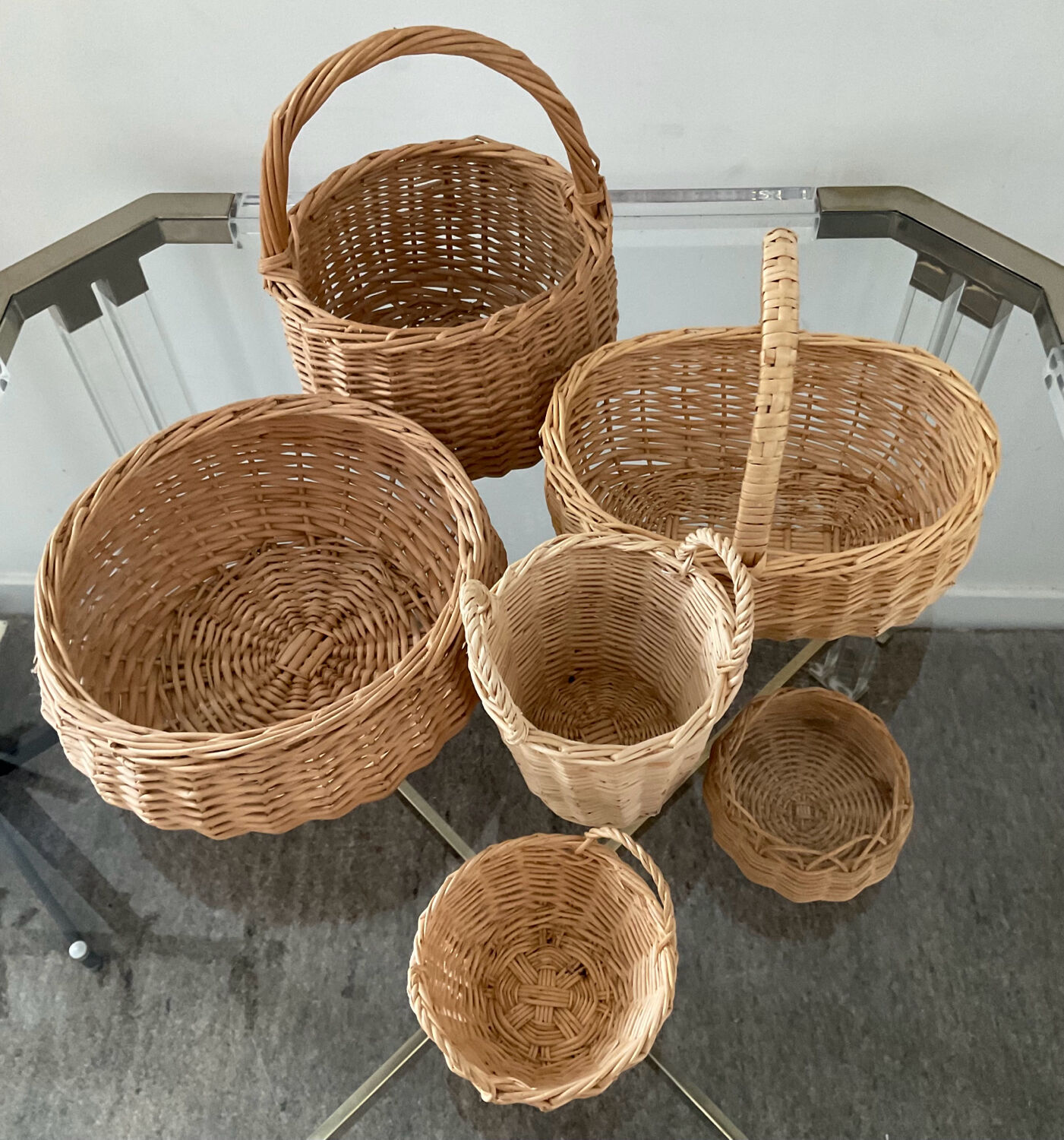 Series of 6 vintage wicker baskets