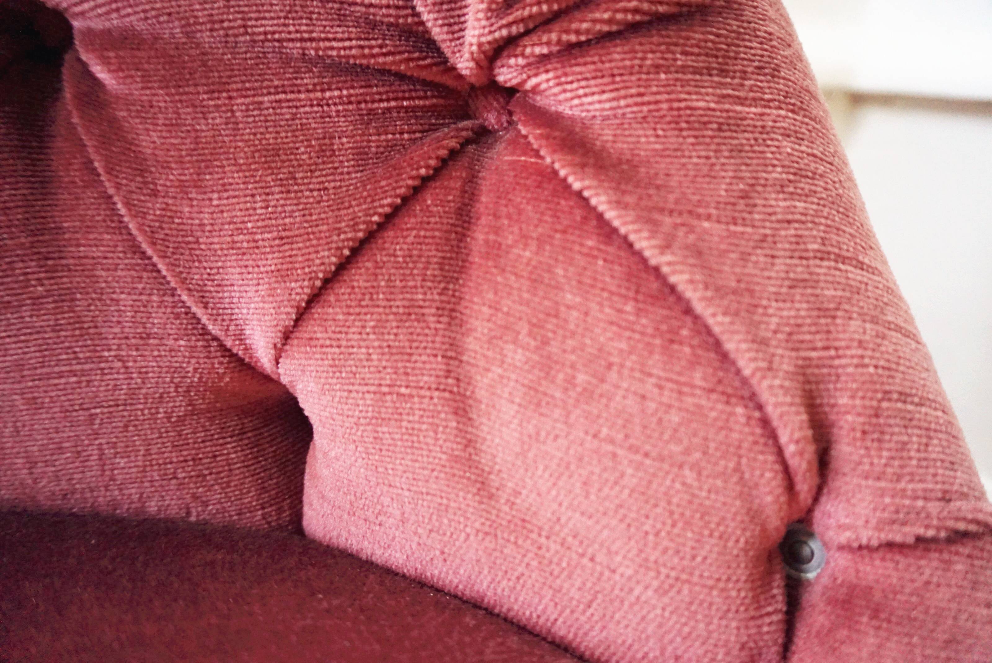 Armchair toad in velvet rose