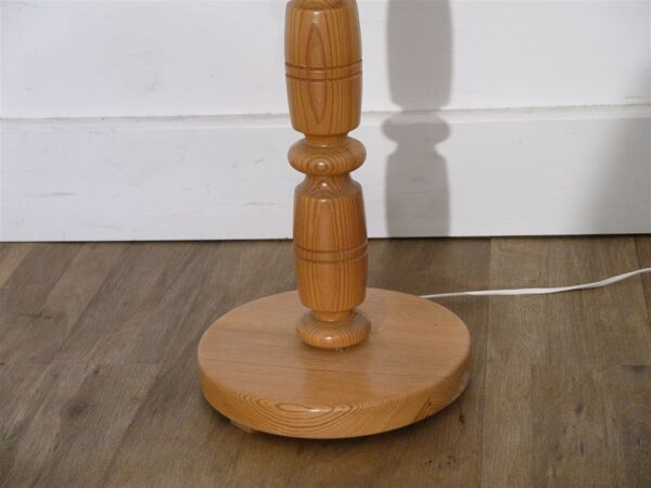 Lampadaire scandinave en bois tourné 1960