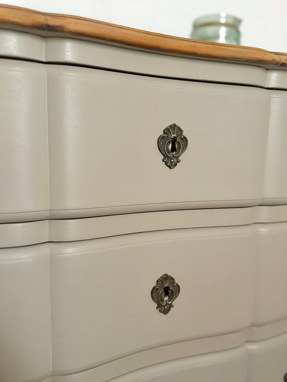 Antique chest of drawers