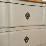 Antique chest of drawers