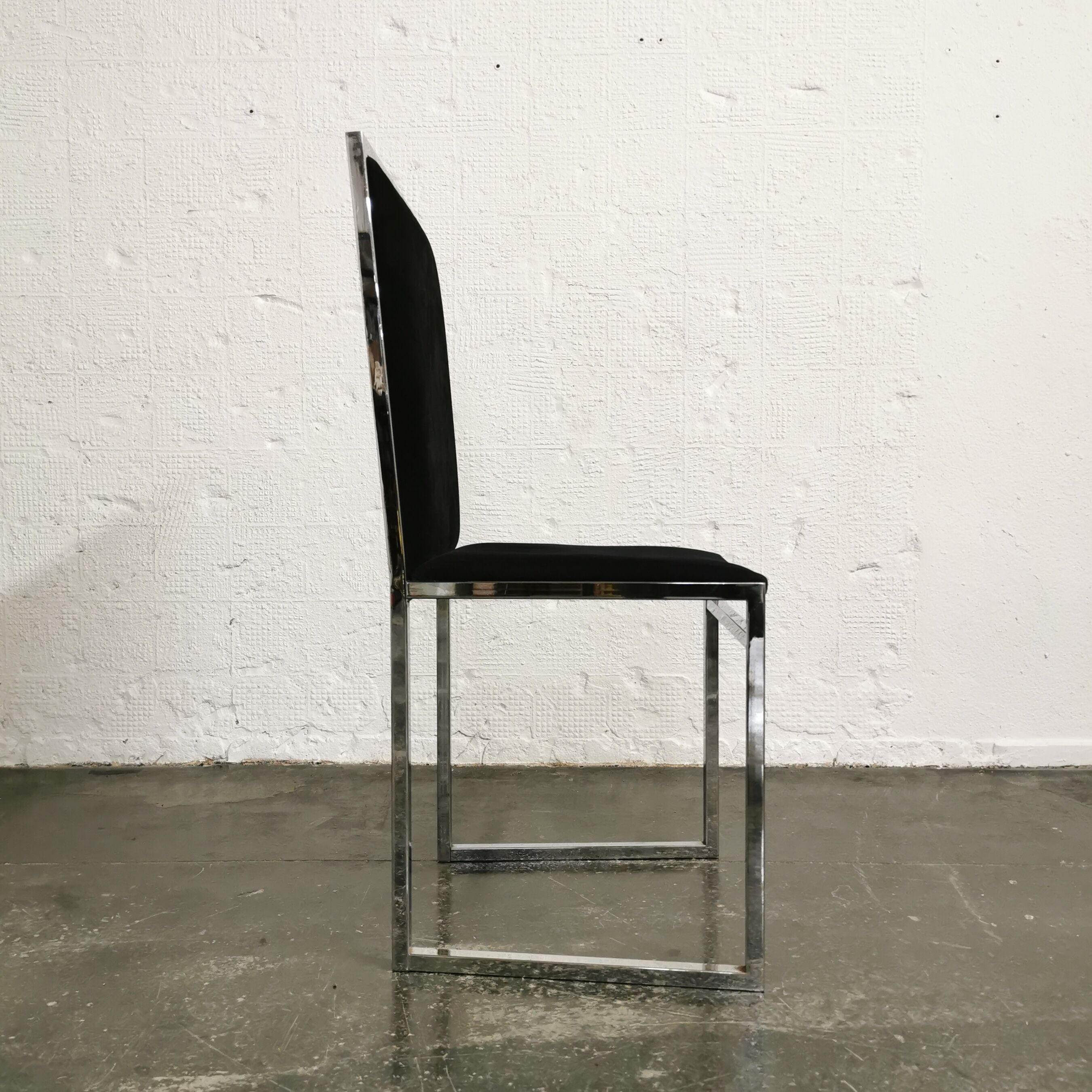 Chaise Italienne en chrome et loupe d'orme 1970