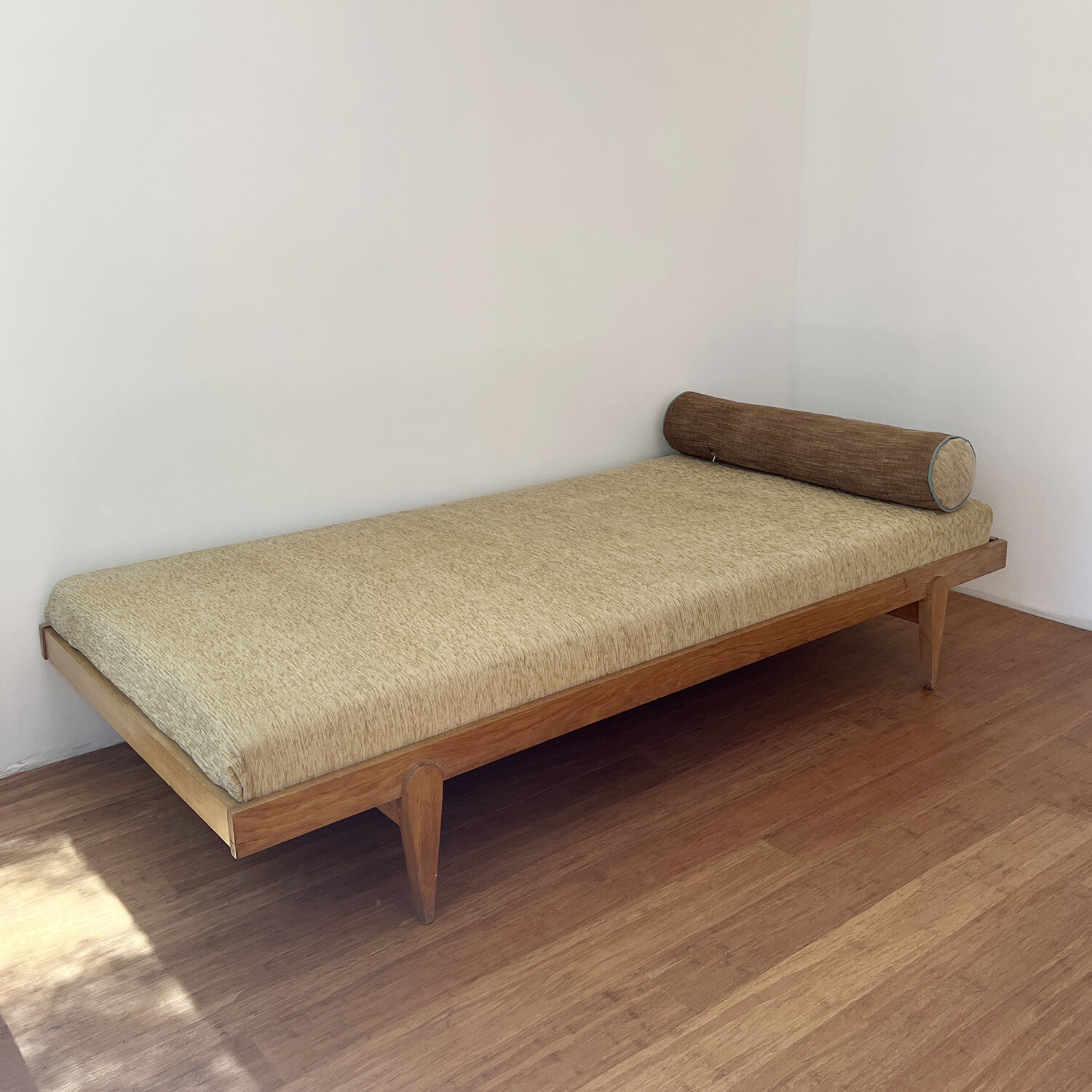 Scandinavian Daybed Bench