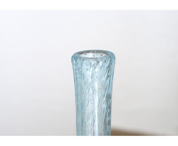 Vase bleu en verre bullé de Biot années 70