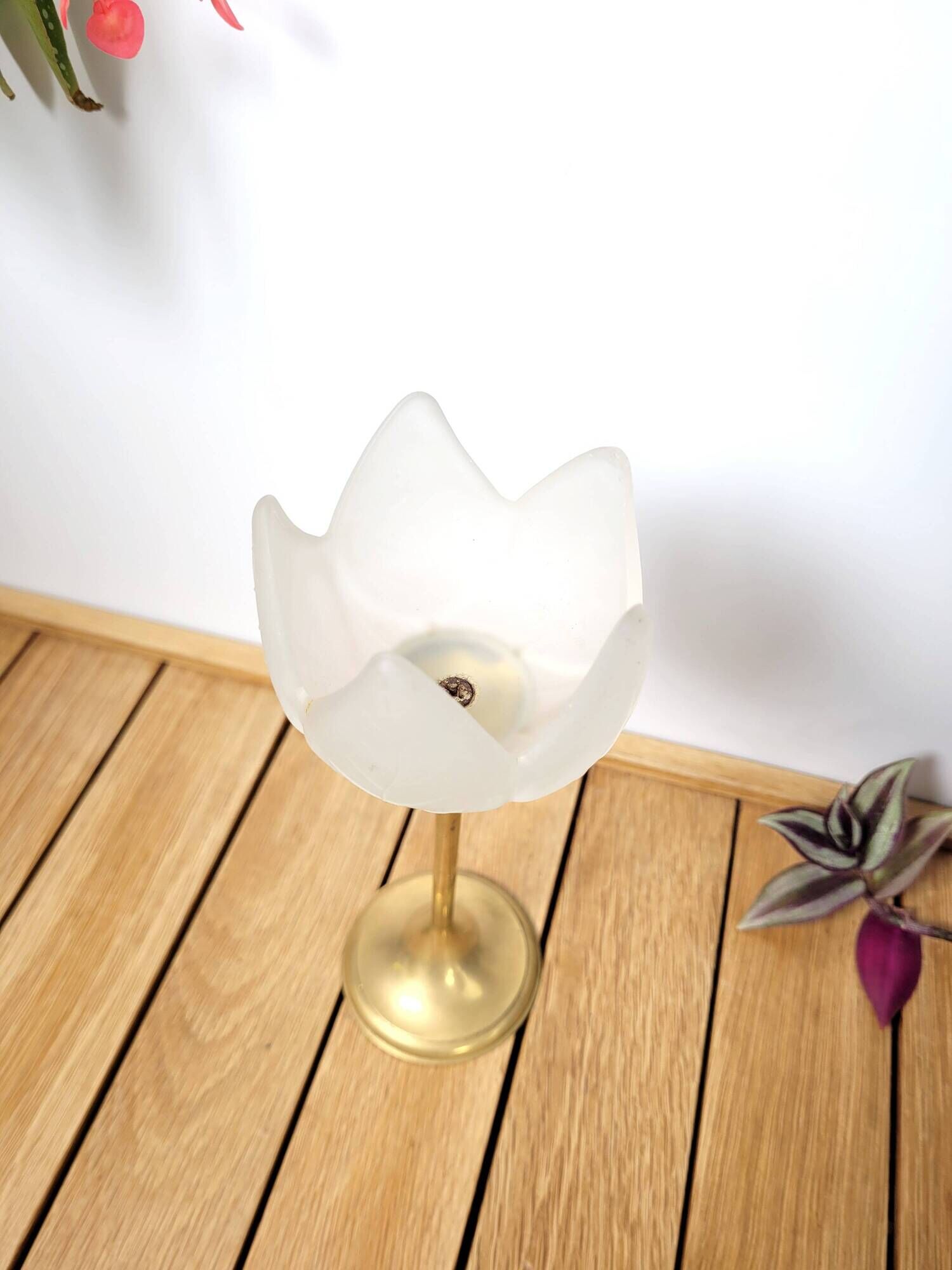 Tulip candle holder in brass and frosted glass