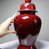 Covered vase, Chinese ginger jar in oxblood and celadon ceramic.