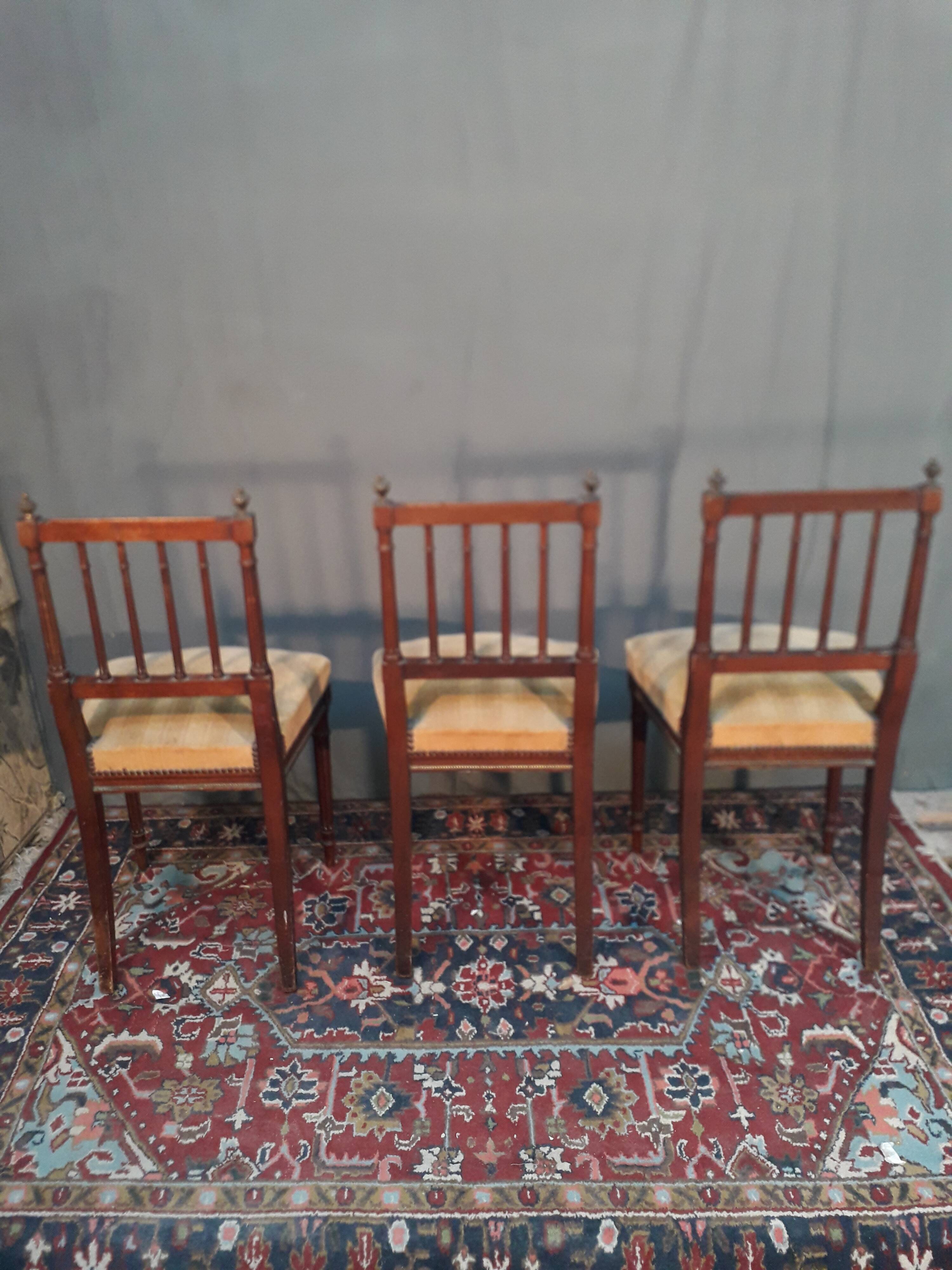 Trois chaises en acajou style Louis XVI