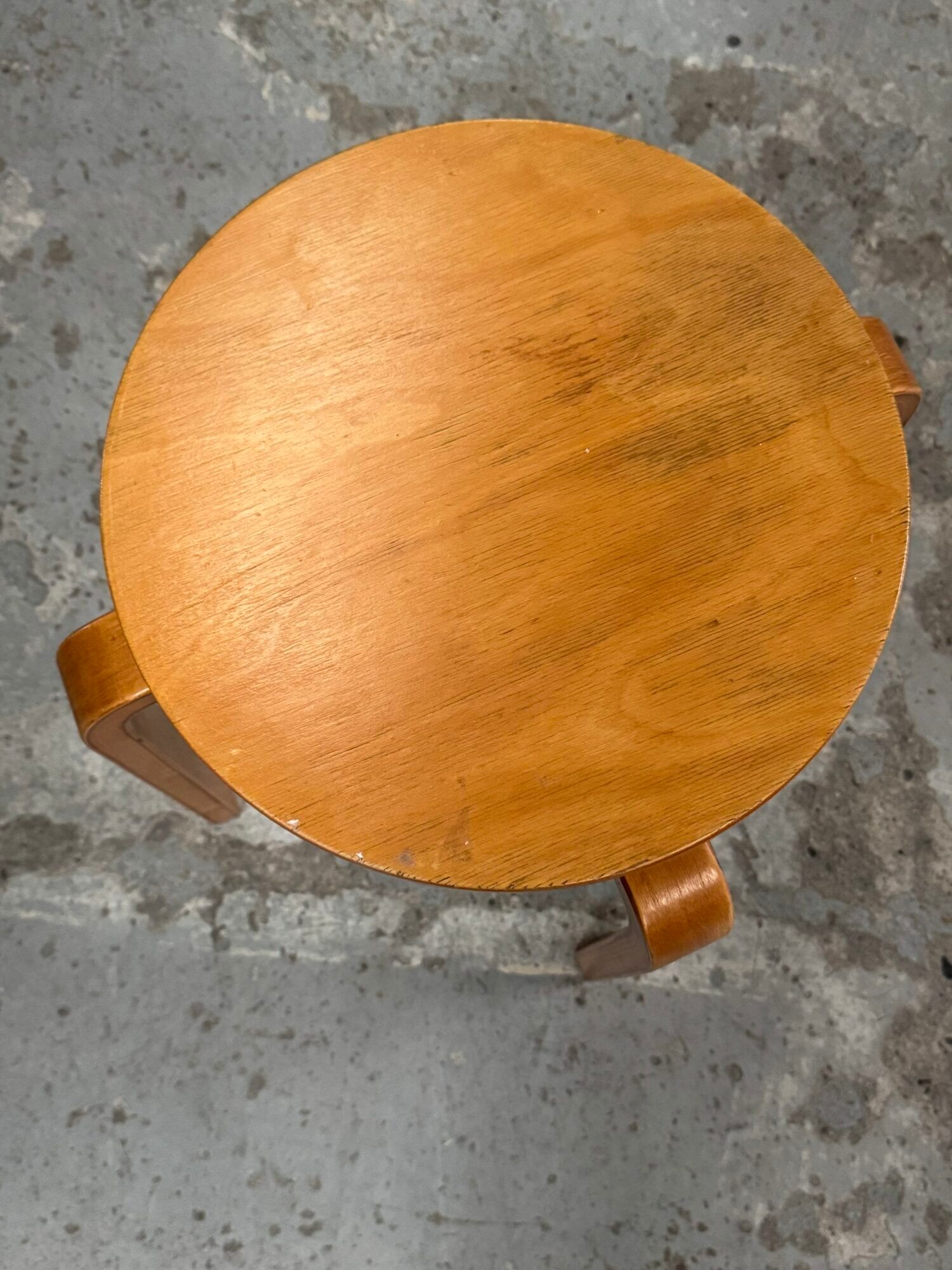Tabouret attribué à Alvar Aalto