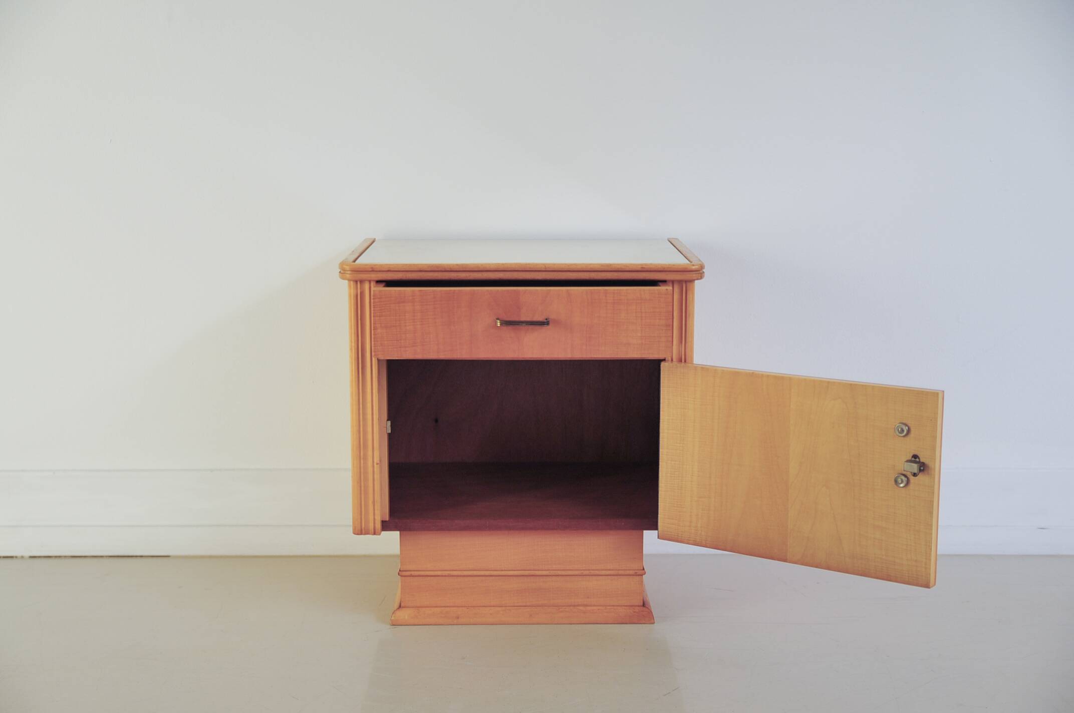 table de chevet vintage en bois clair