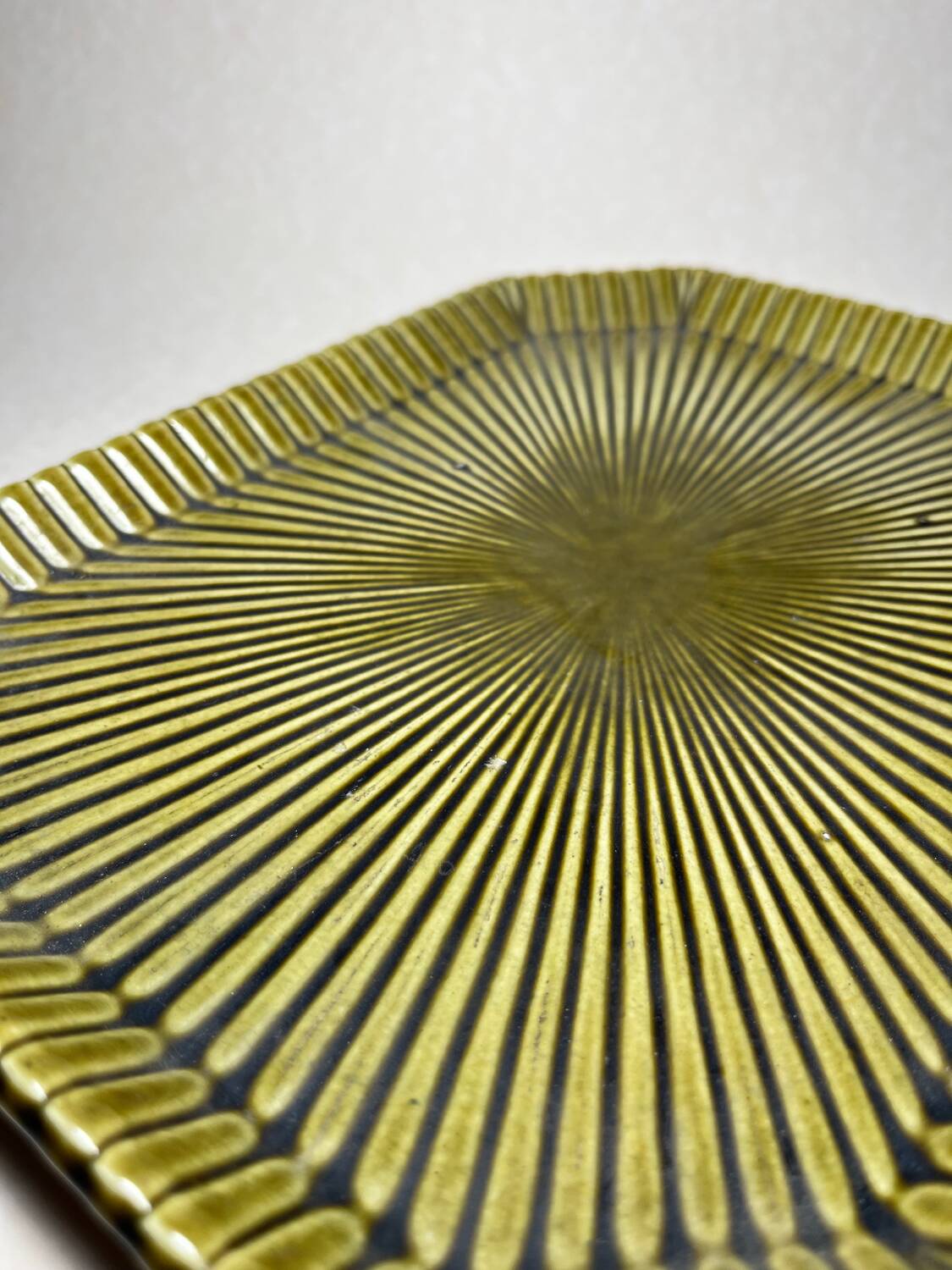 Ceramic tableware