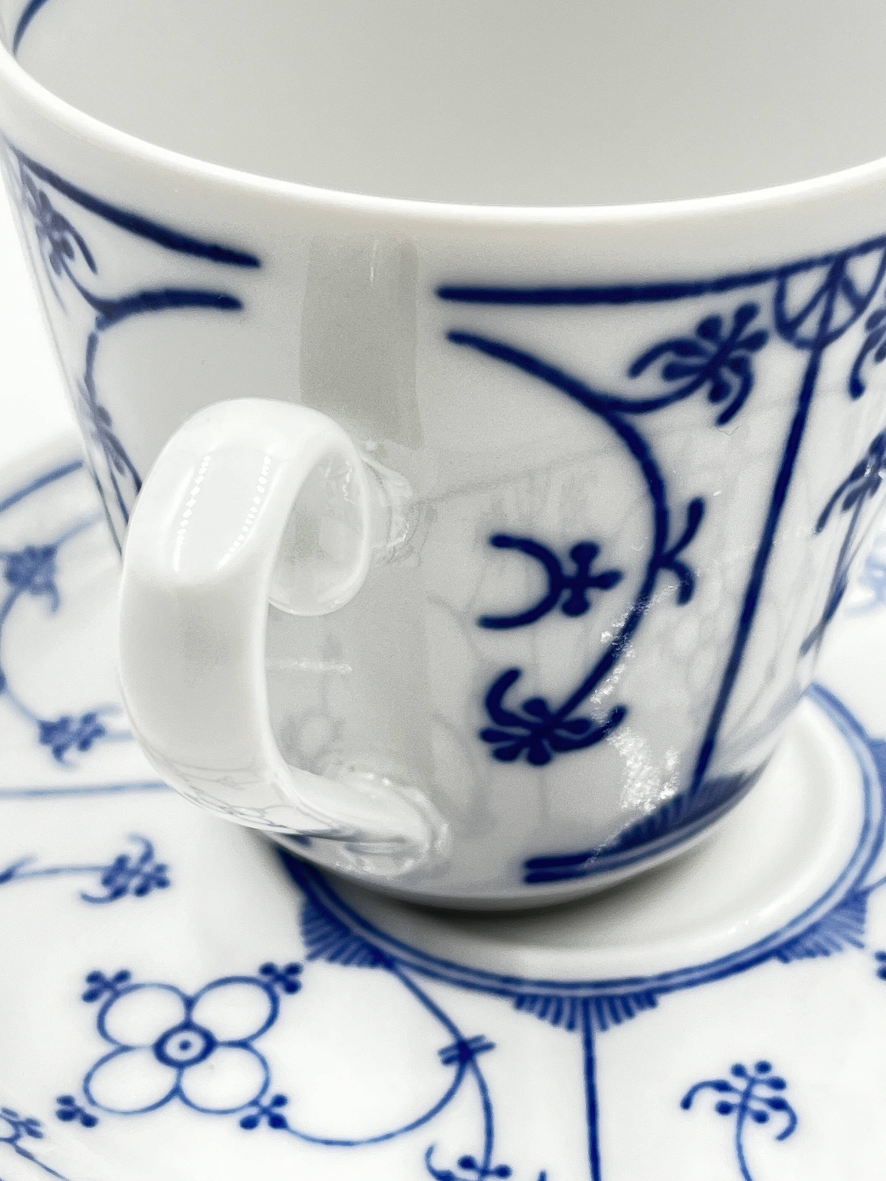 Set of 4 winterling cups, milk jug and sugar bowl