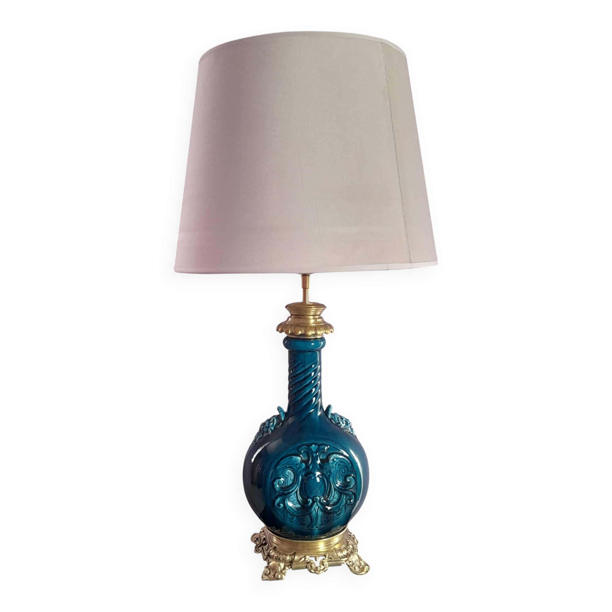 Table lamp