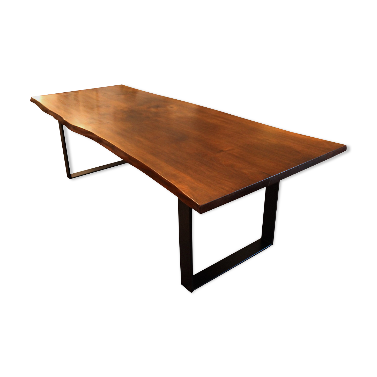 Table de planche de cadre en noyer et en métal noir, faite de deux planches aux bords naturels