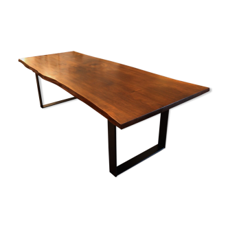 Table de planche de cadre en noyer et en métal noir, faite de deux planches aux bords naturels