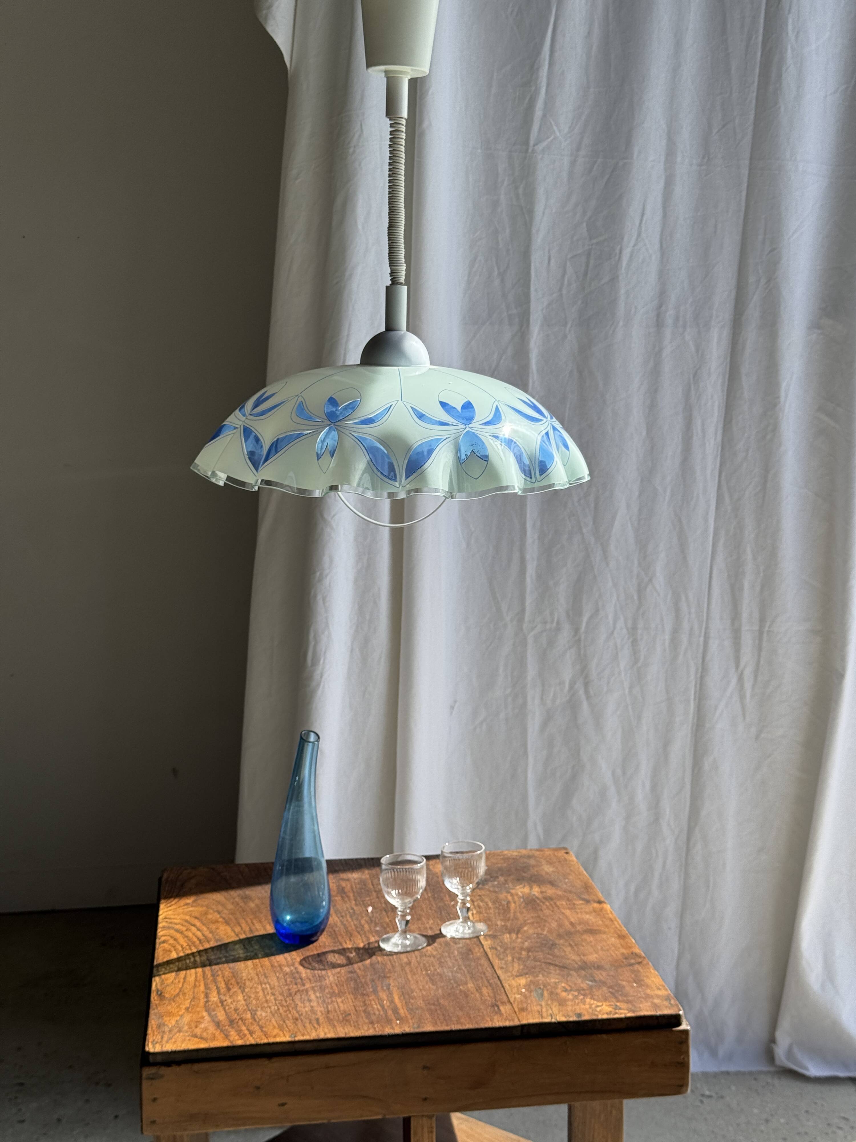 Vintage suspension in white and blue glass with wavy edge D46 H53