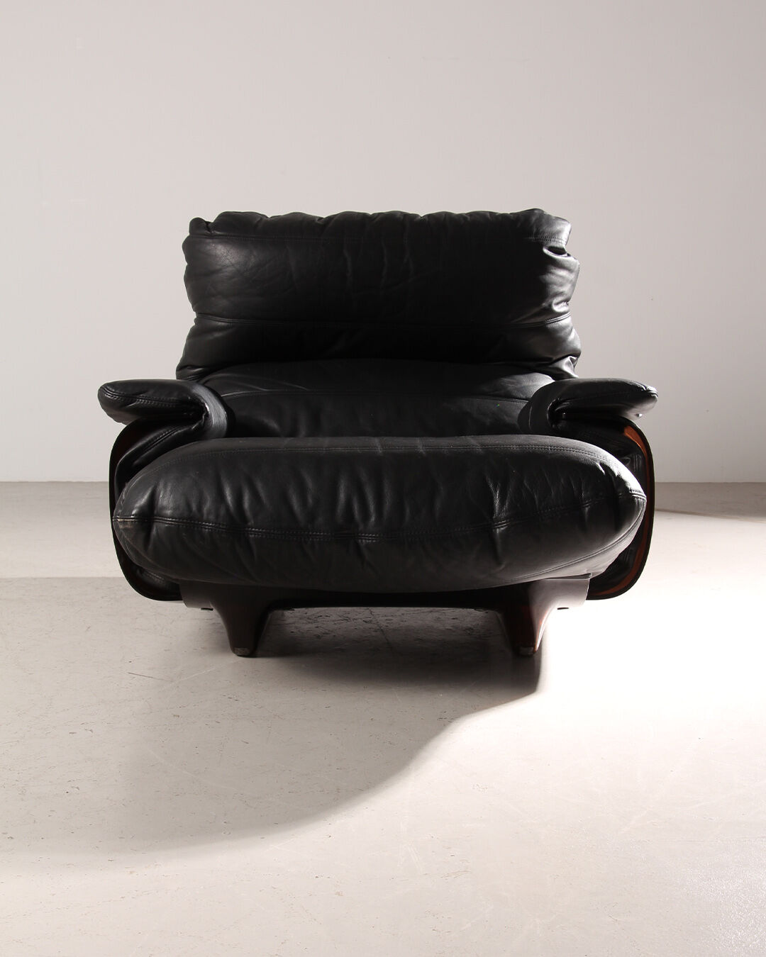 Armchair Marsala Ligne Roset leather black