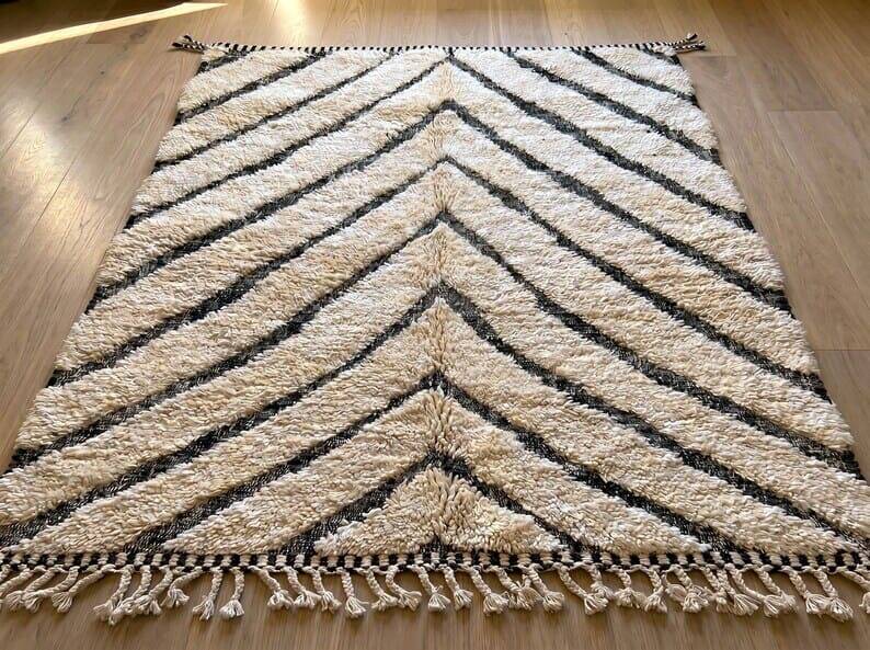 Handmade pure wool rug, size 1.5/2.5 m.