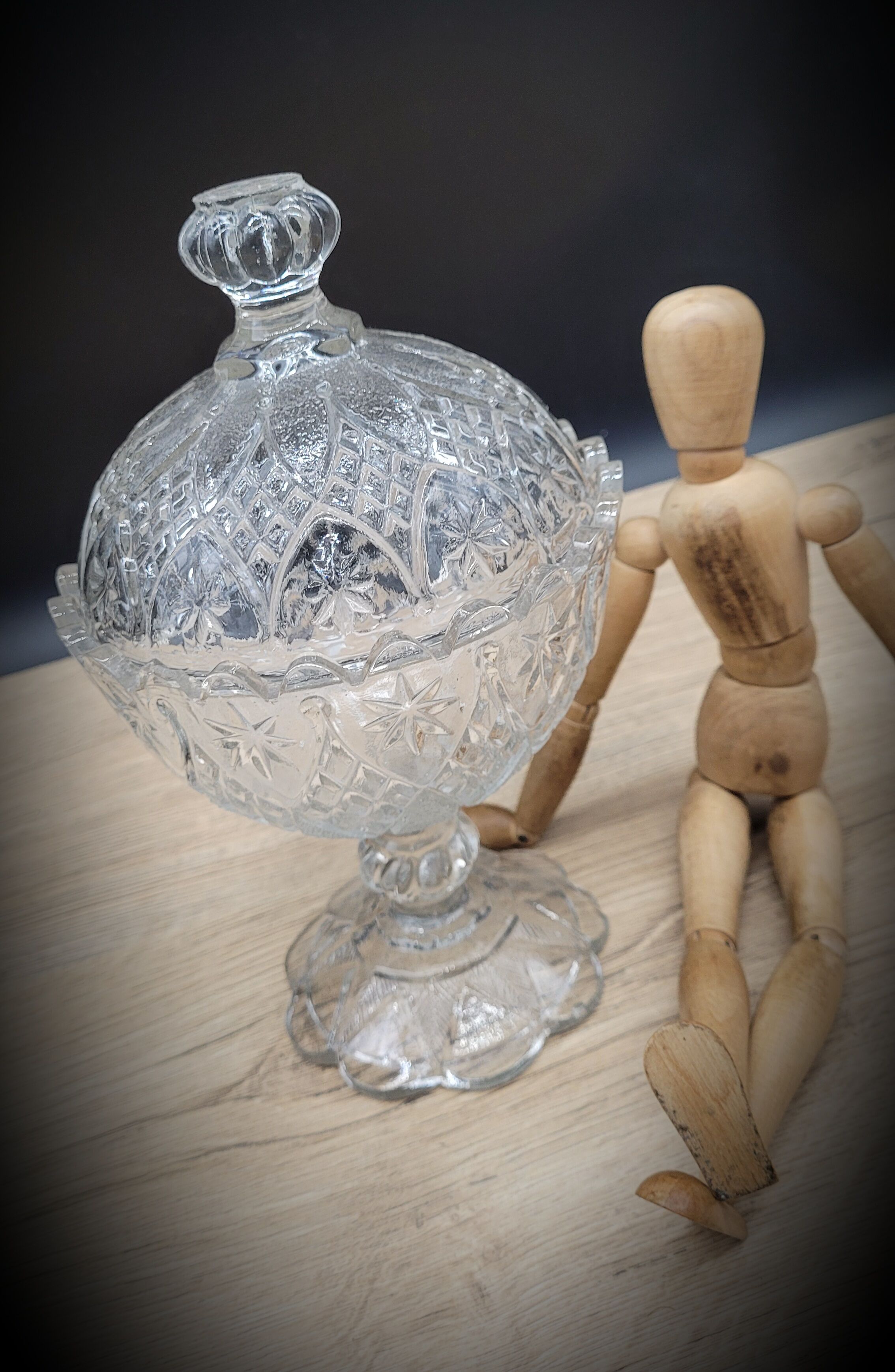 Empty pocket chiseled glass