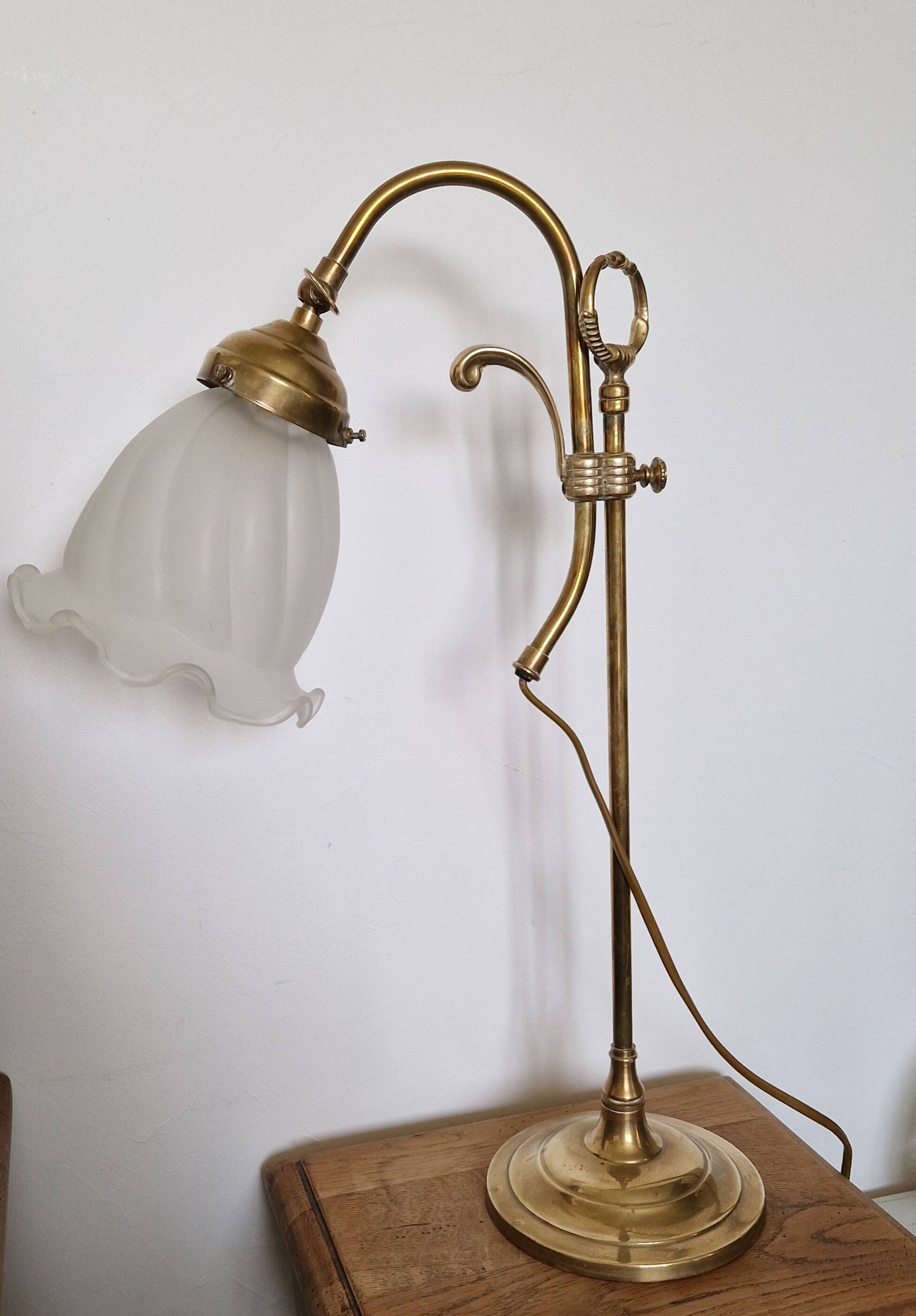 Art Nouveau table lamp with tulip shade