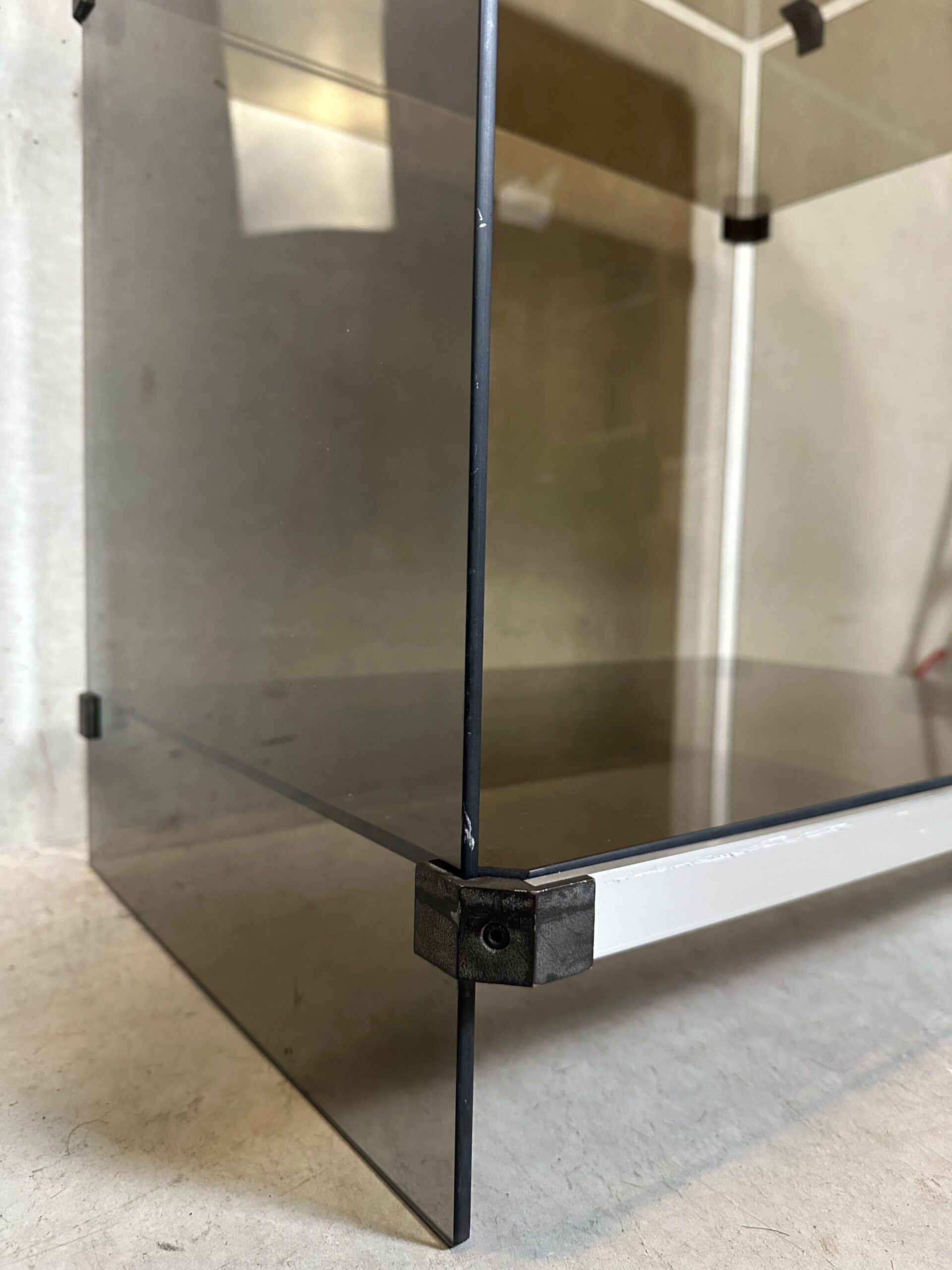 Vintage design hifi cabinet – smoked glass