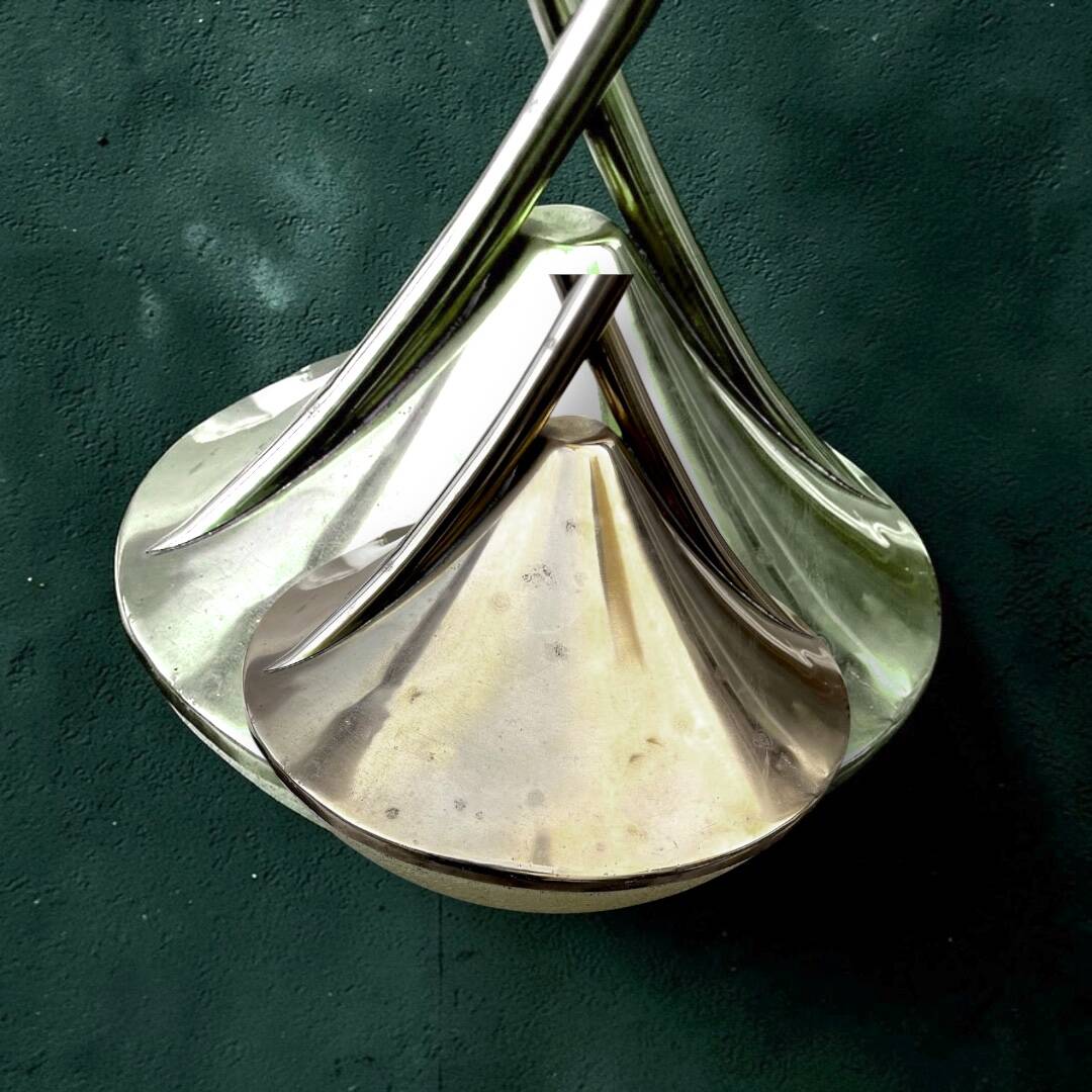 Space Age pivoting floor ashtray in anodised gold aluminium – Mettawa