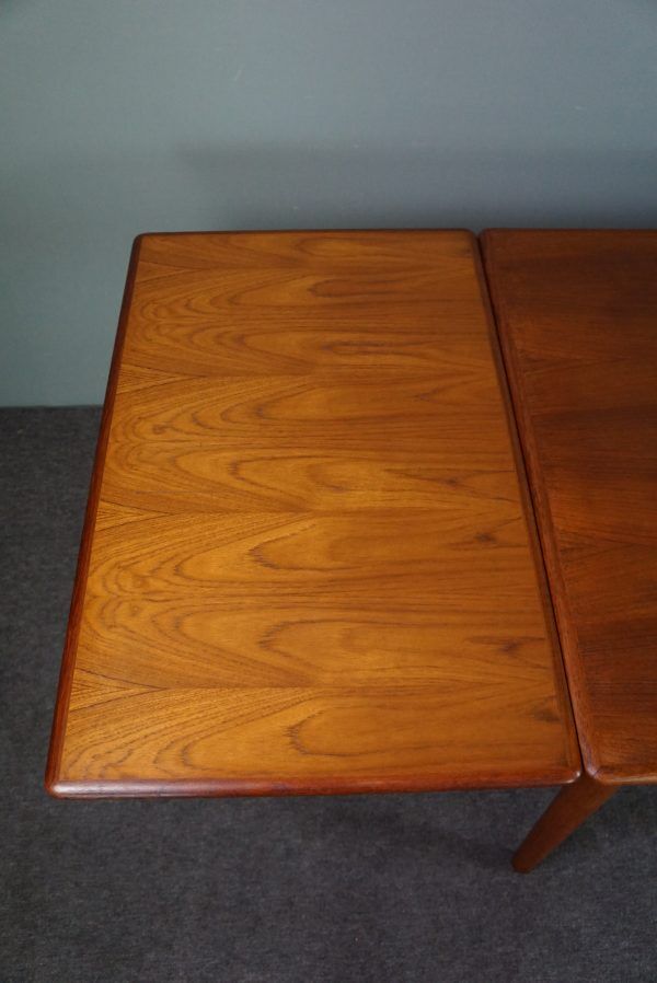 Set of 6 chairs and dining table Niels Otto Møller