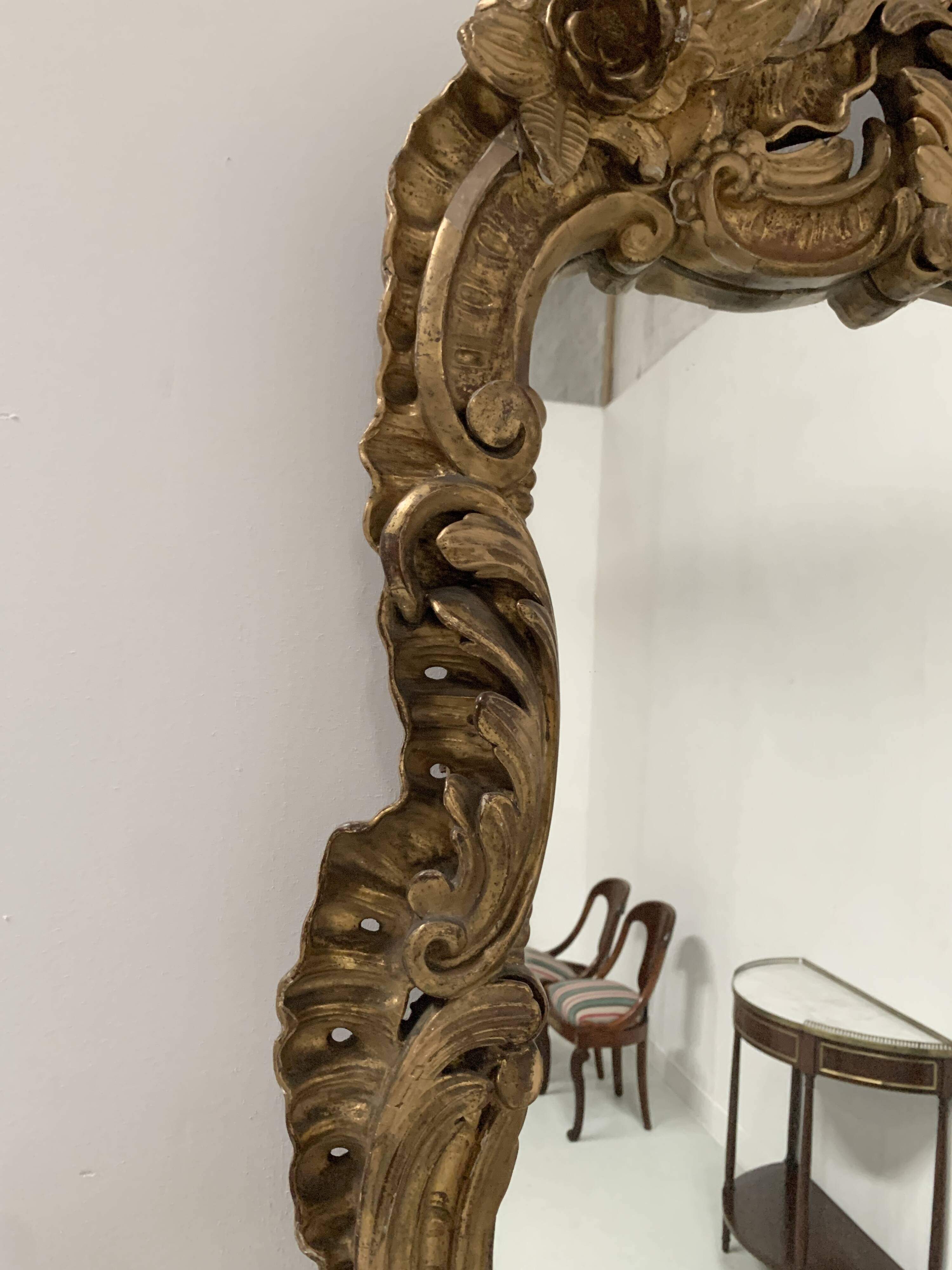 Louis XV mirror in carved gilded wood, late 18th century