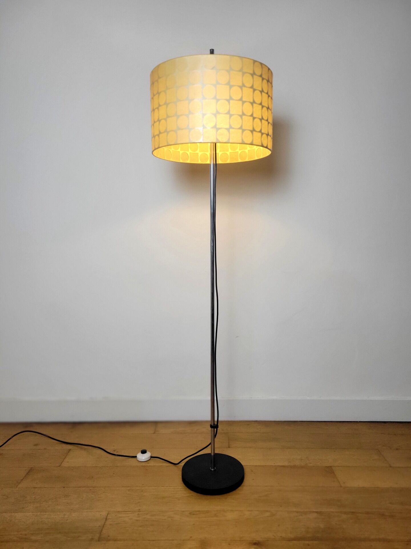 Lampadaire vintage Cocoon par Goldkant