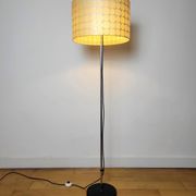 Lampadaire vintage Cocoon par Goldkant