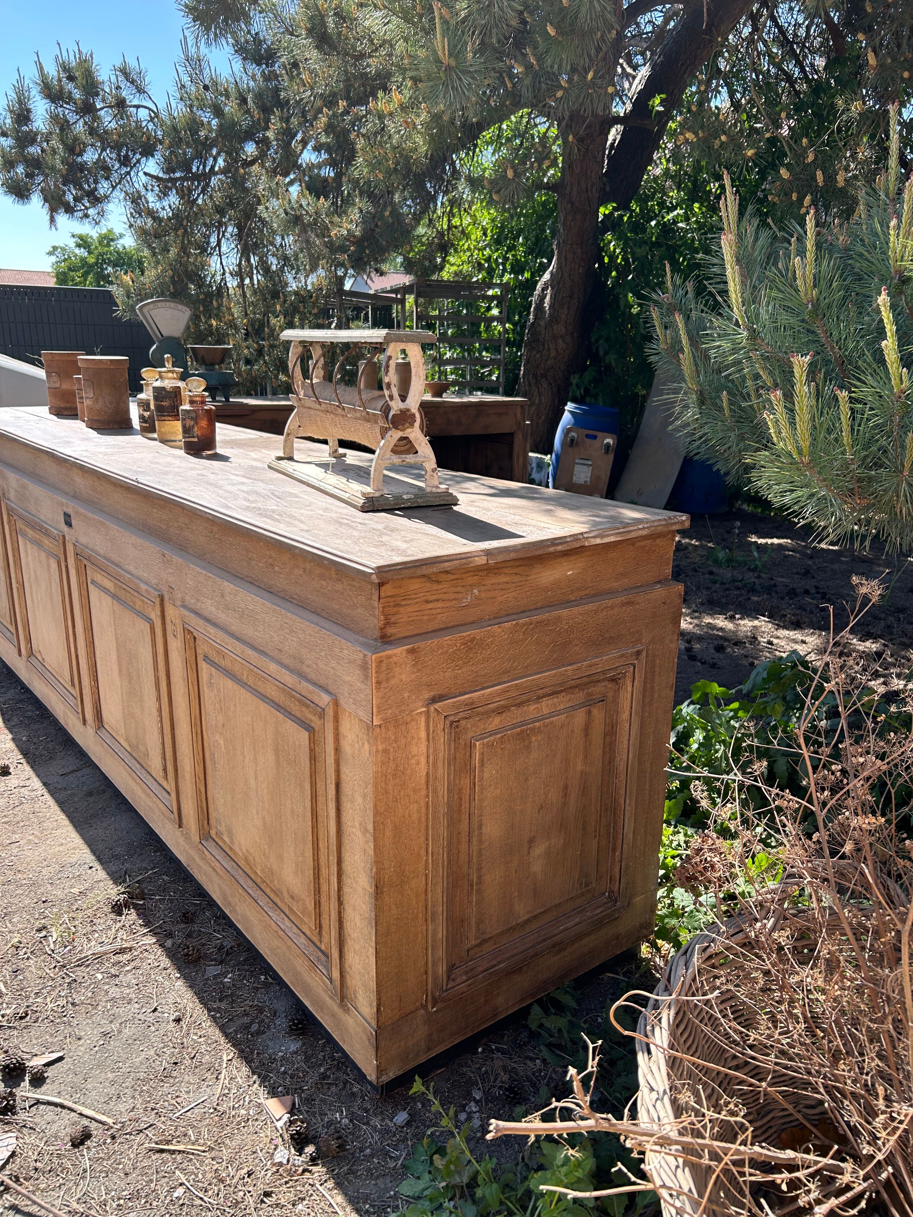Exceptional large oak counter 288 cm