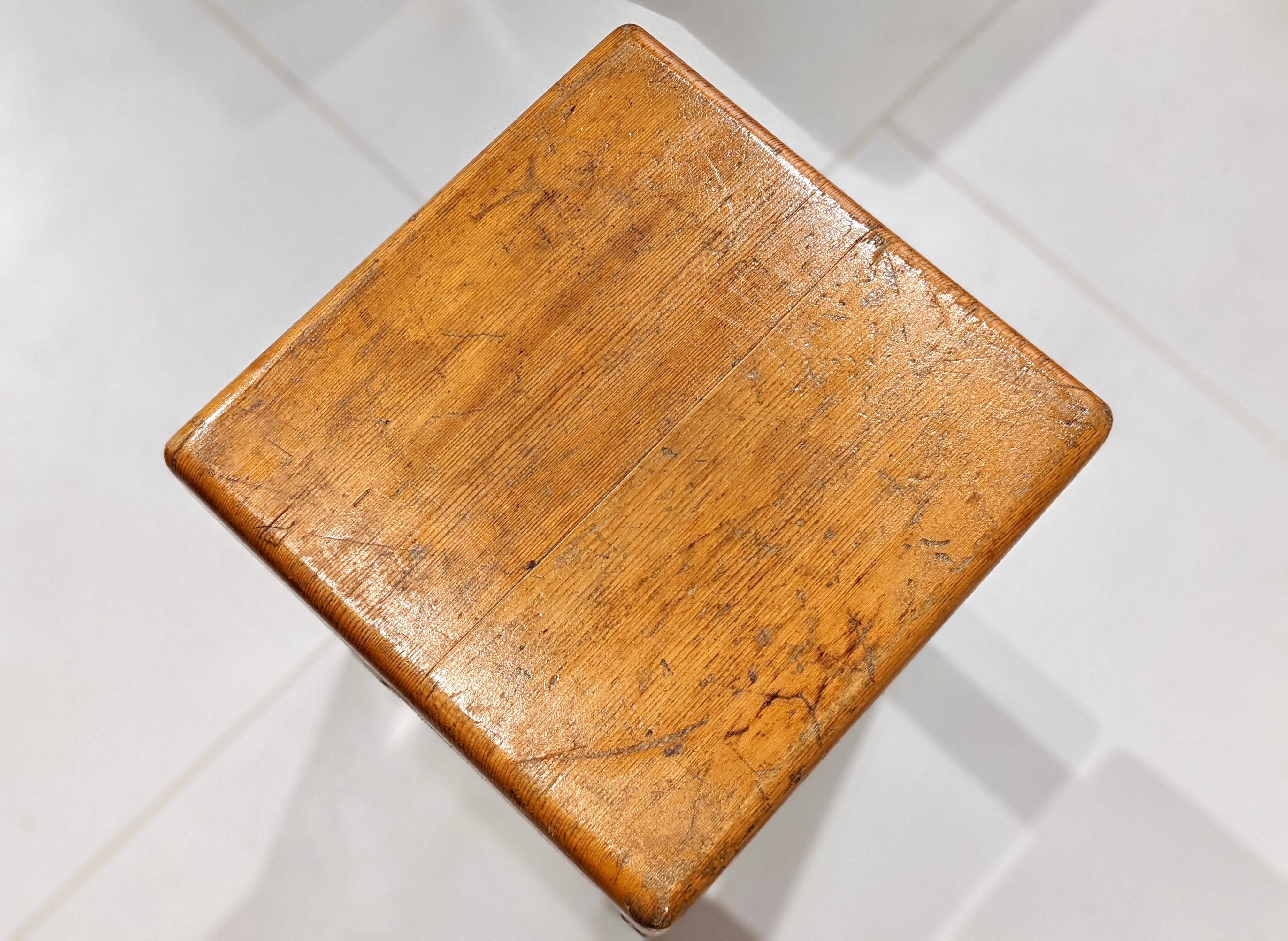 Set of 4 pine wood stools by Charlotte Perriand for Les Arcs 1800