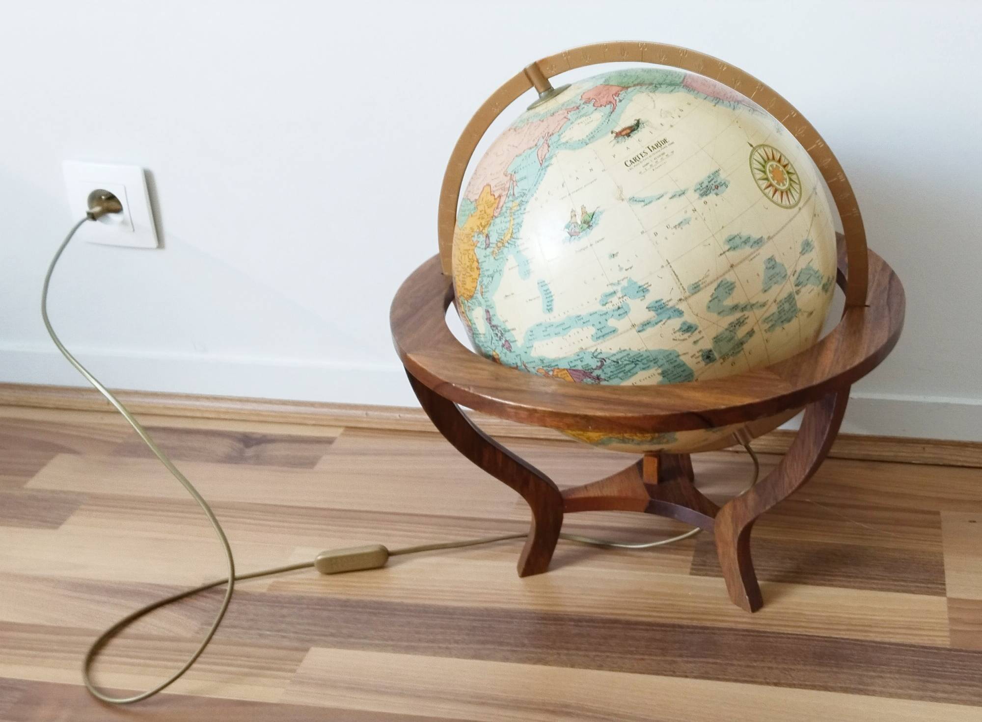 Taride illuminated terrestrial globe, wooden tripod, 1993