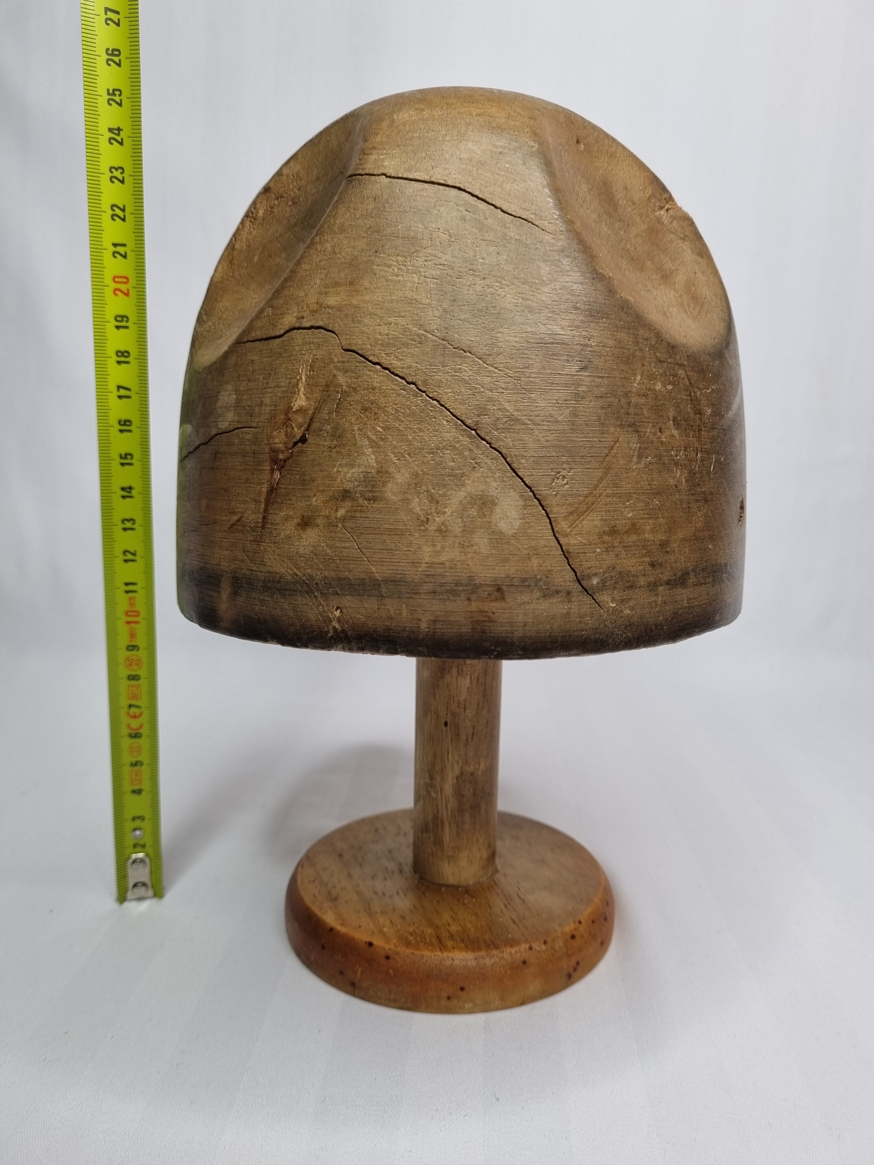 Old standing hat shape, 1900