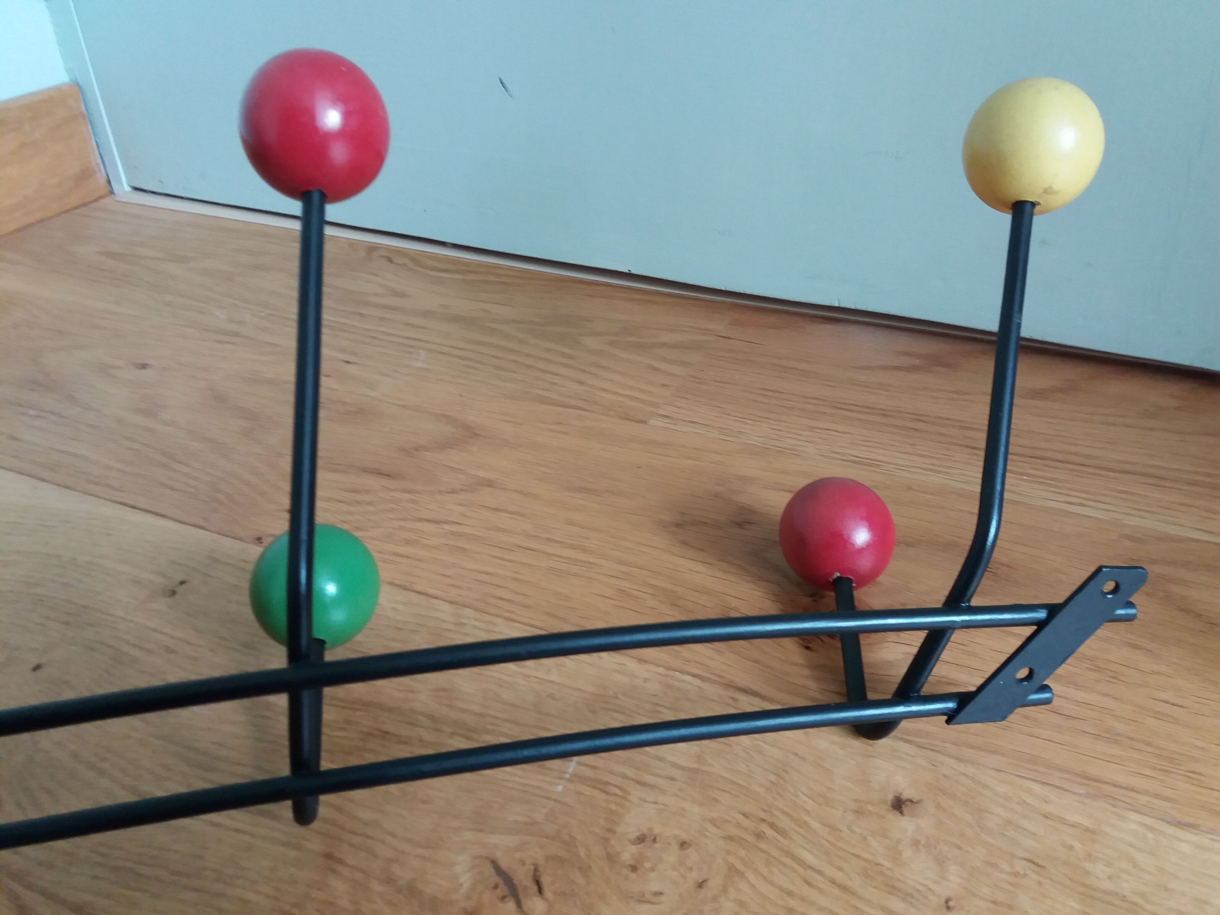 Ball coat rack