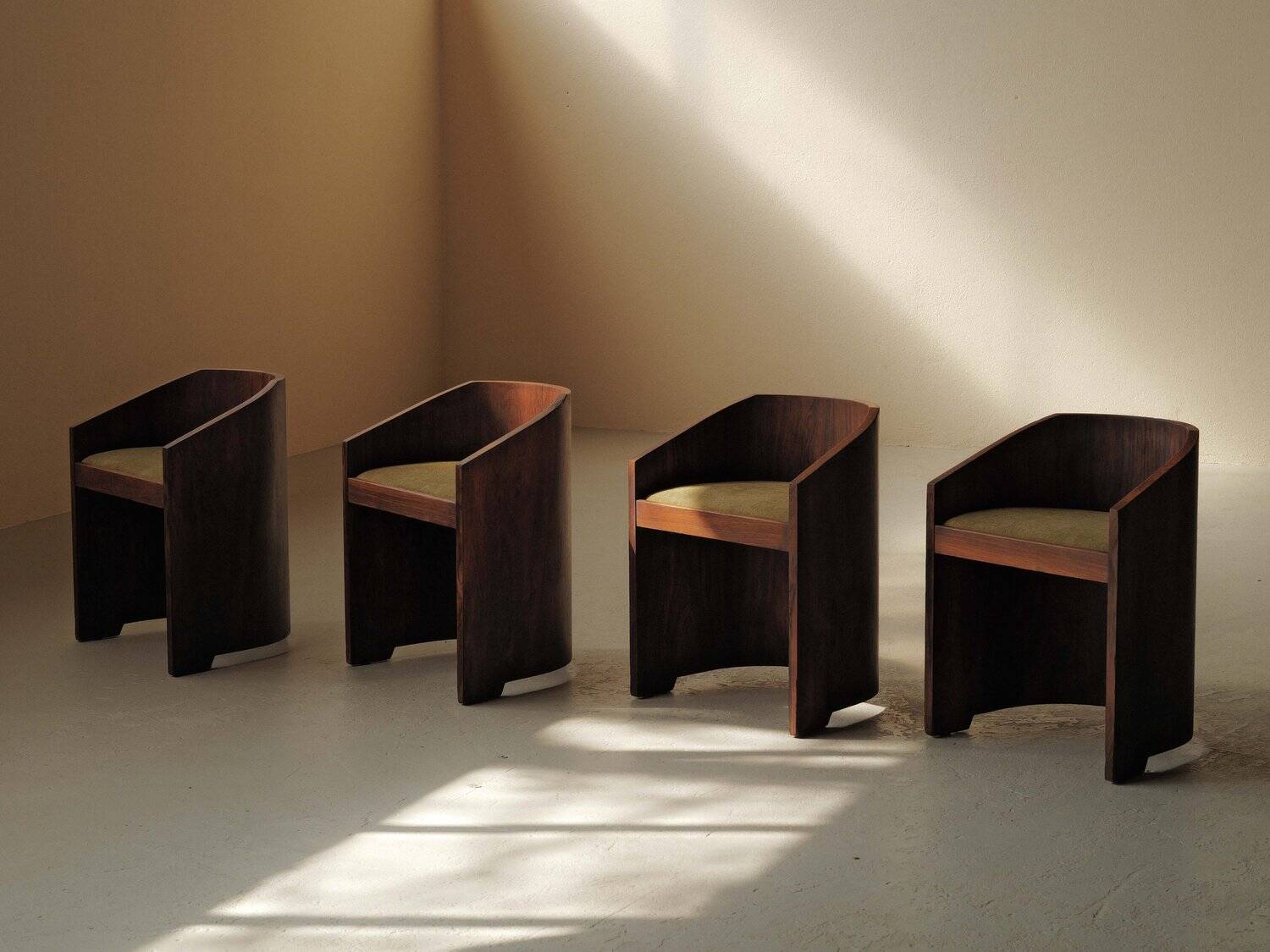 Set of 4 Art Deco armchairs in rosewood veneer, circa 1930.