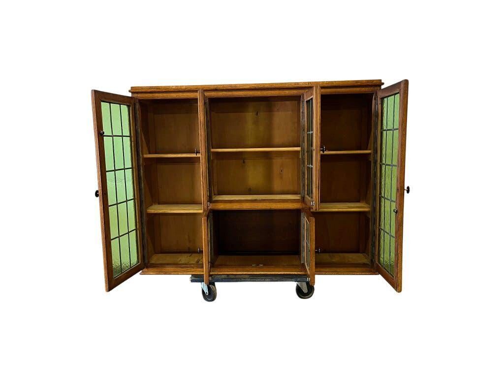 Armoire murale vintage en bois avec vitrail vert