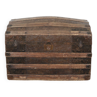 Victorian trunk, steam travel chest, 19th century.