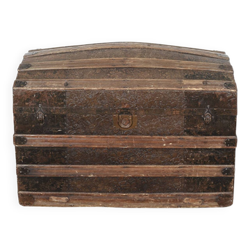 Victorian trunk, steam travel chest, 19th century.