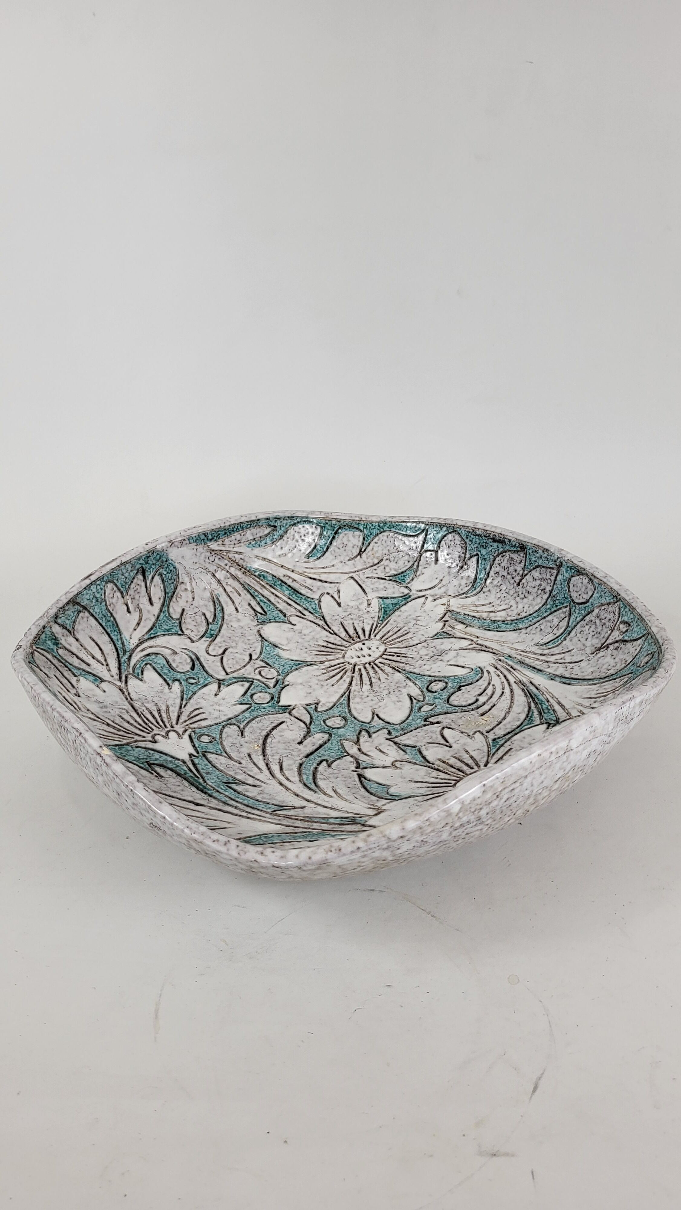 Speckled dish Style Vallauris