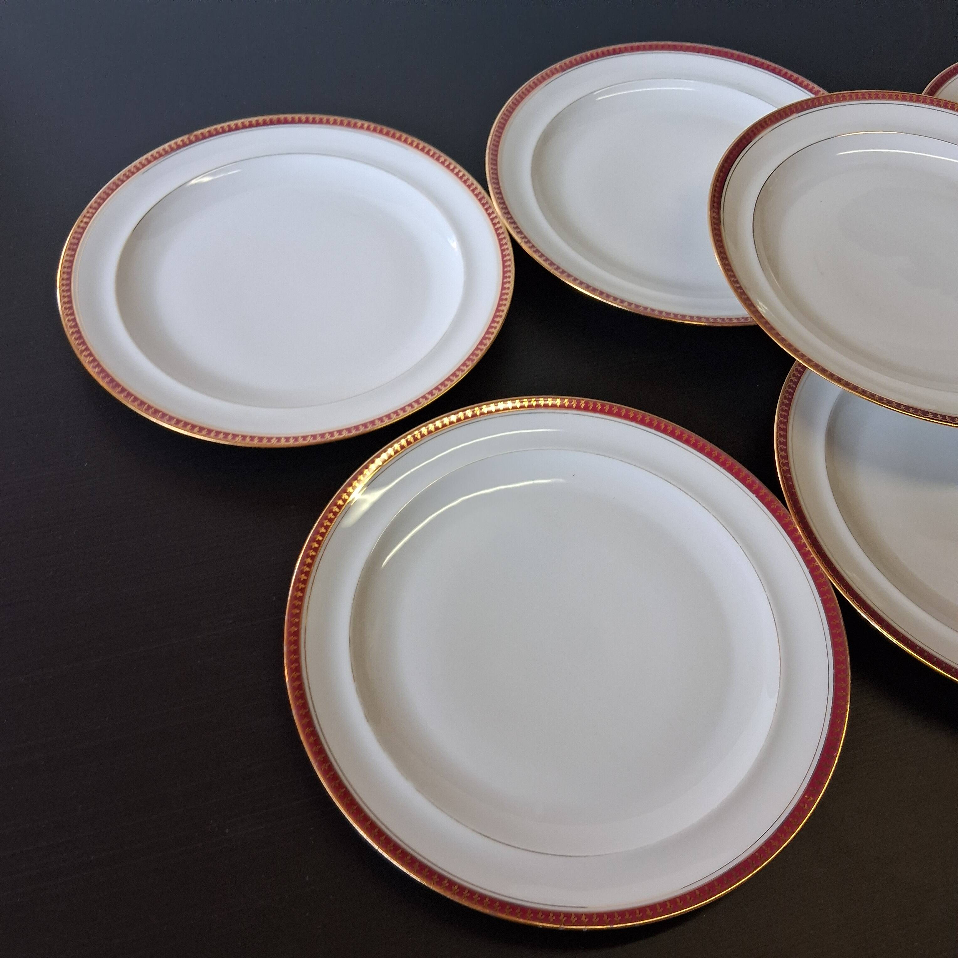 Set of porcelain plates from Chastagner et Cie in good condition.