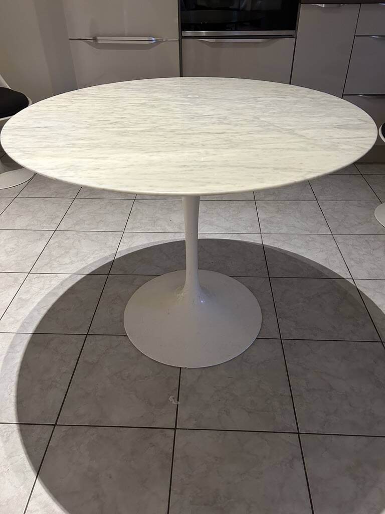 Saarinen round table