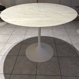 Saarinen round table