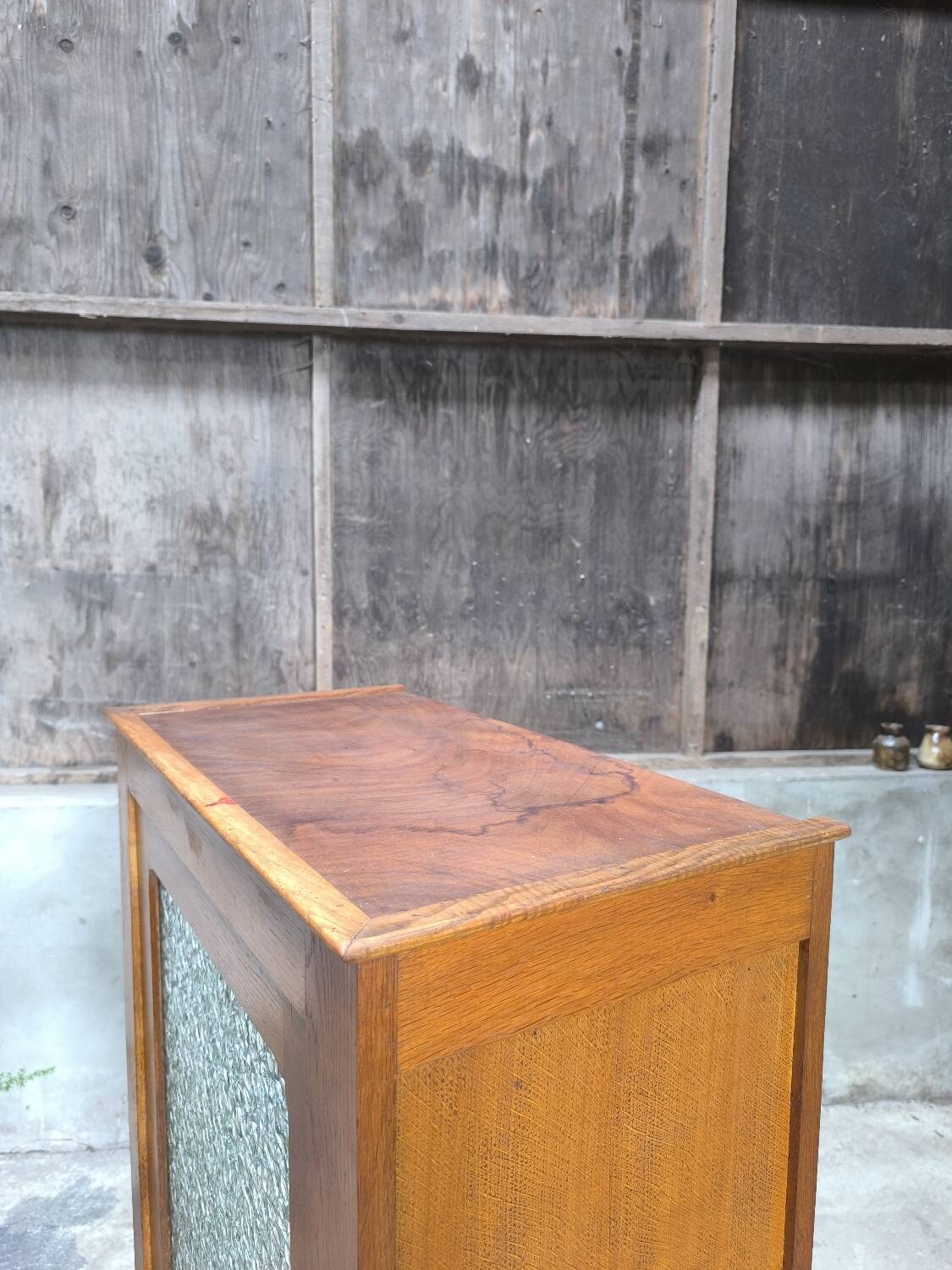 Armoire parisienne vitrée