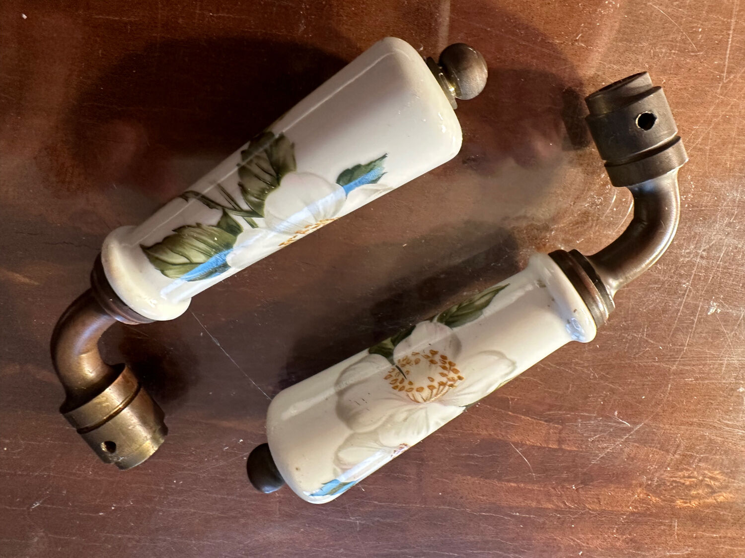 Paris porcelain bathroom set