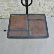 Lampadaire en fer forgé avec tablette en grès décor herbier, années 60