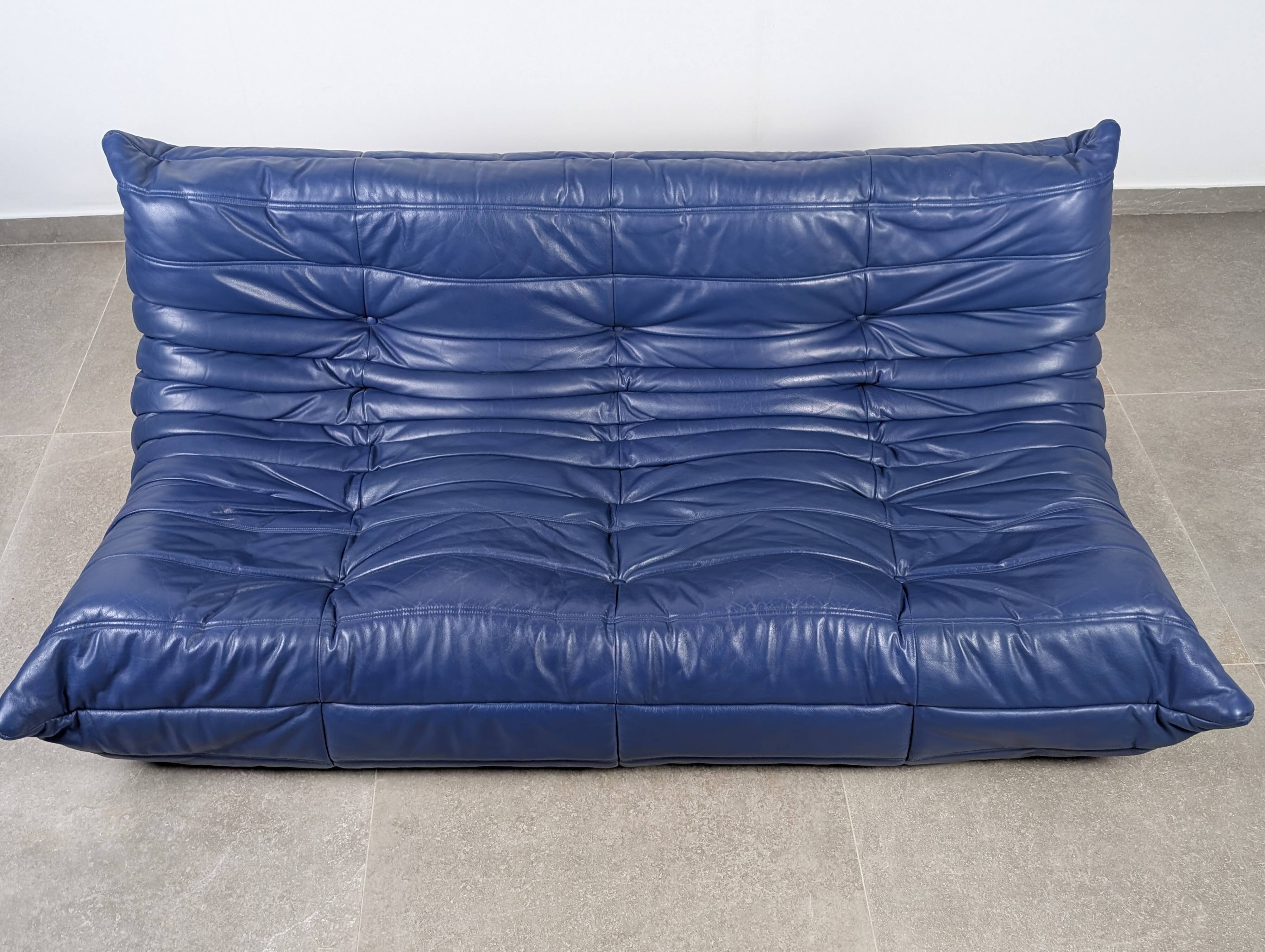 Canapé 3 places Michel Ducaroy Togo en cuir bleu Ligne Roset France années 1980