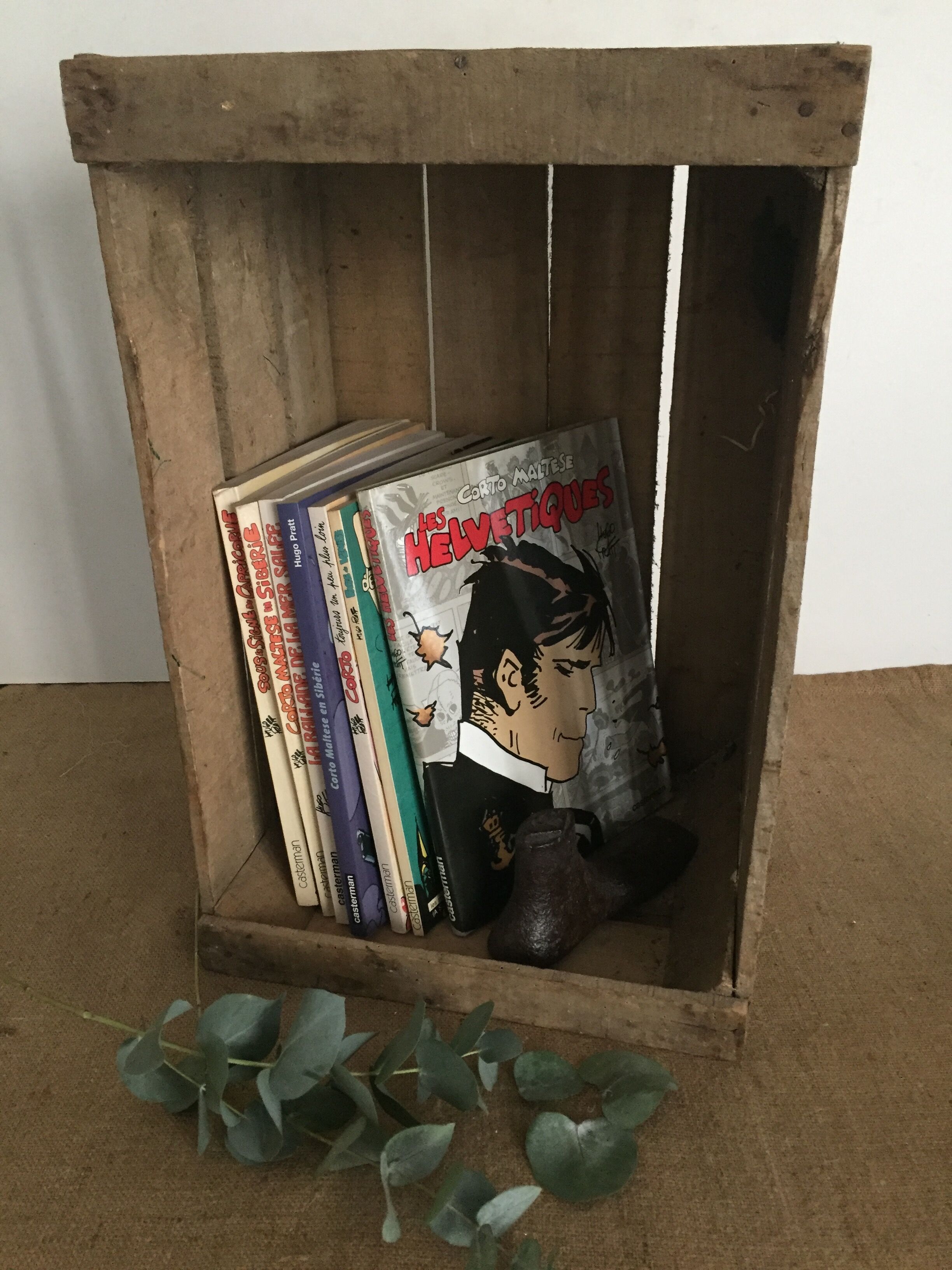 Case of apples, wooden crate